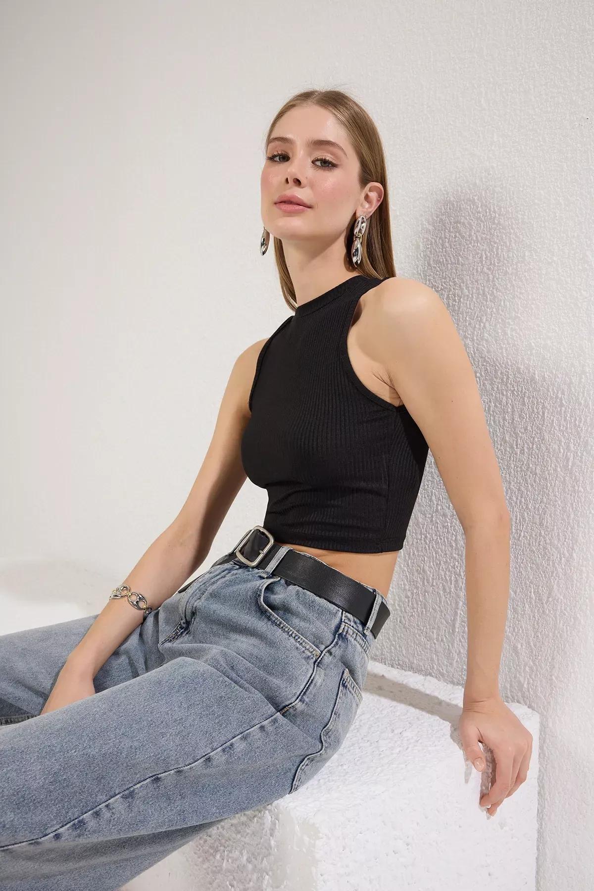 Black Halter Neck Crop Knit Blouse, C101_2094, large image number 1