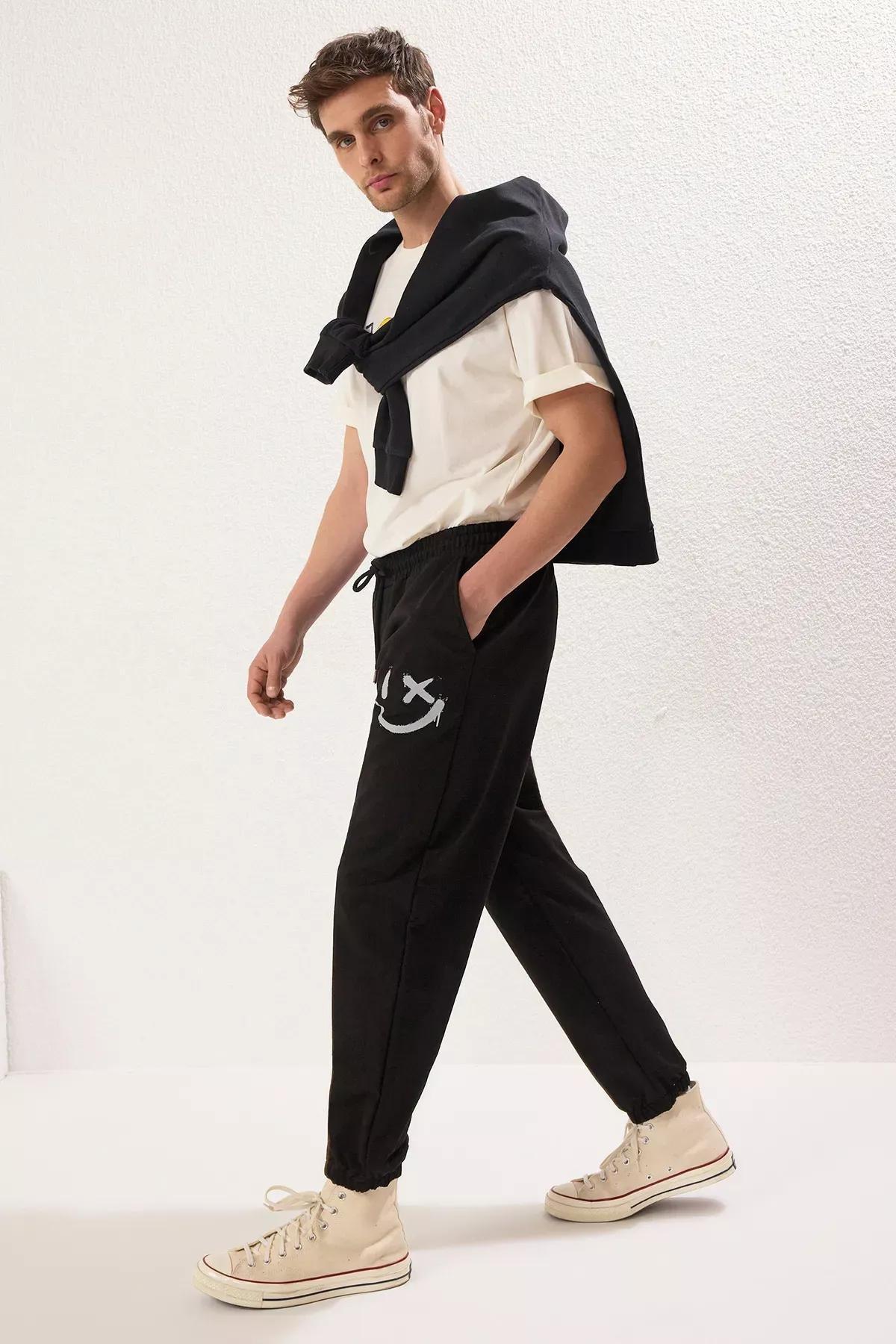 Black Oversize Smiley Print Jogger Sweatpants, BLACK, medium