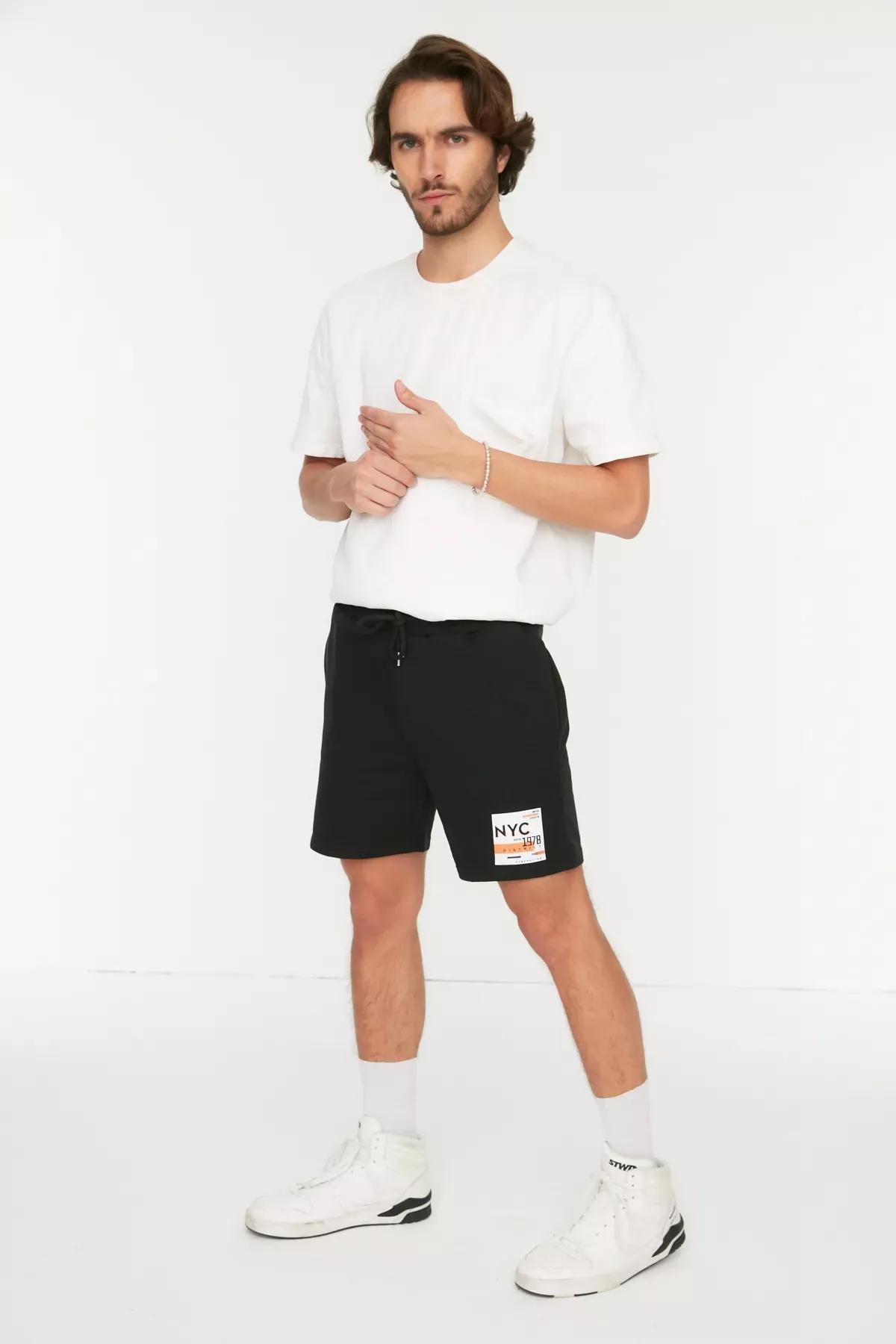 شورت قصير بخصر عادي مزين بطبعة، أسود, Black, medium