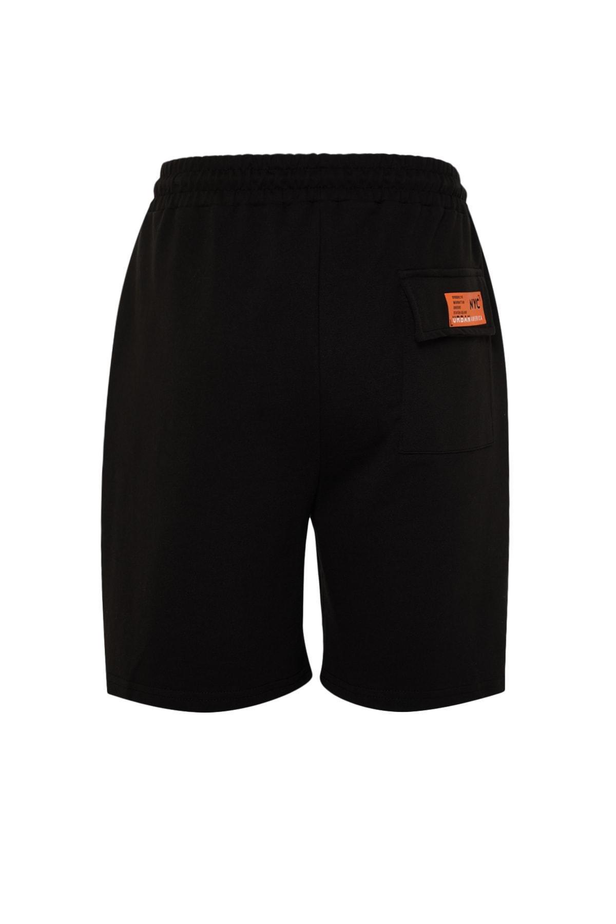 شورت قصير بخصر عادي مزين بطبعة، أسود, Black, large image number 6