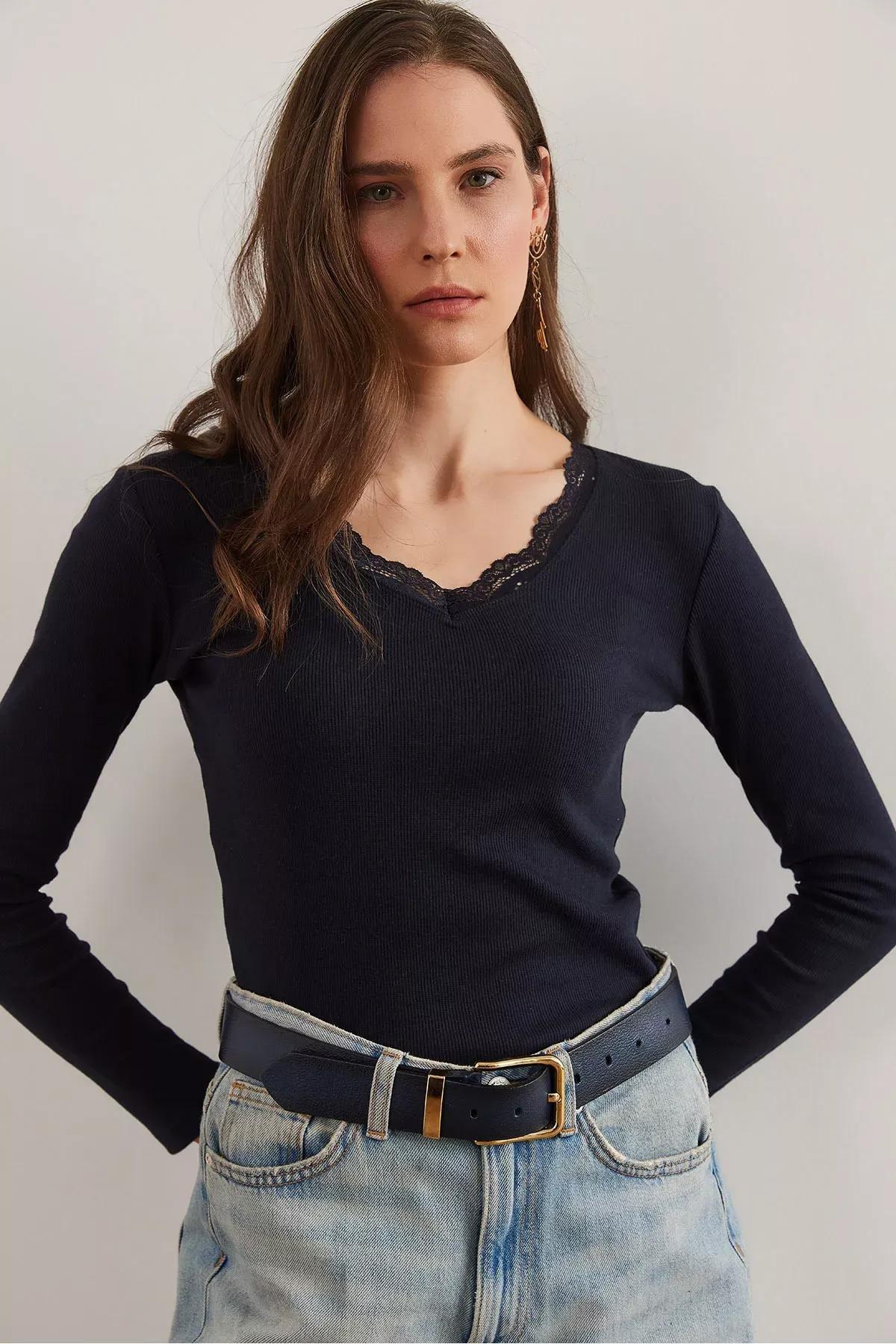Navy Lace V-Neck Camisole Blouse, Navy blue, large image number 3