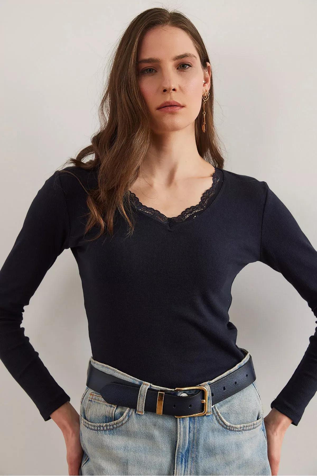 Navy Lace V-Neck Camisole Blouse, Navy blue, large image number 4