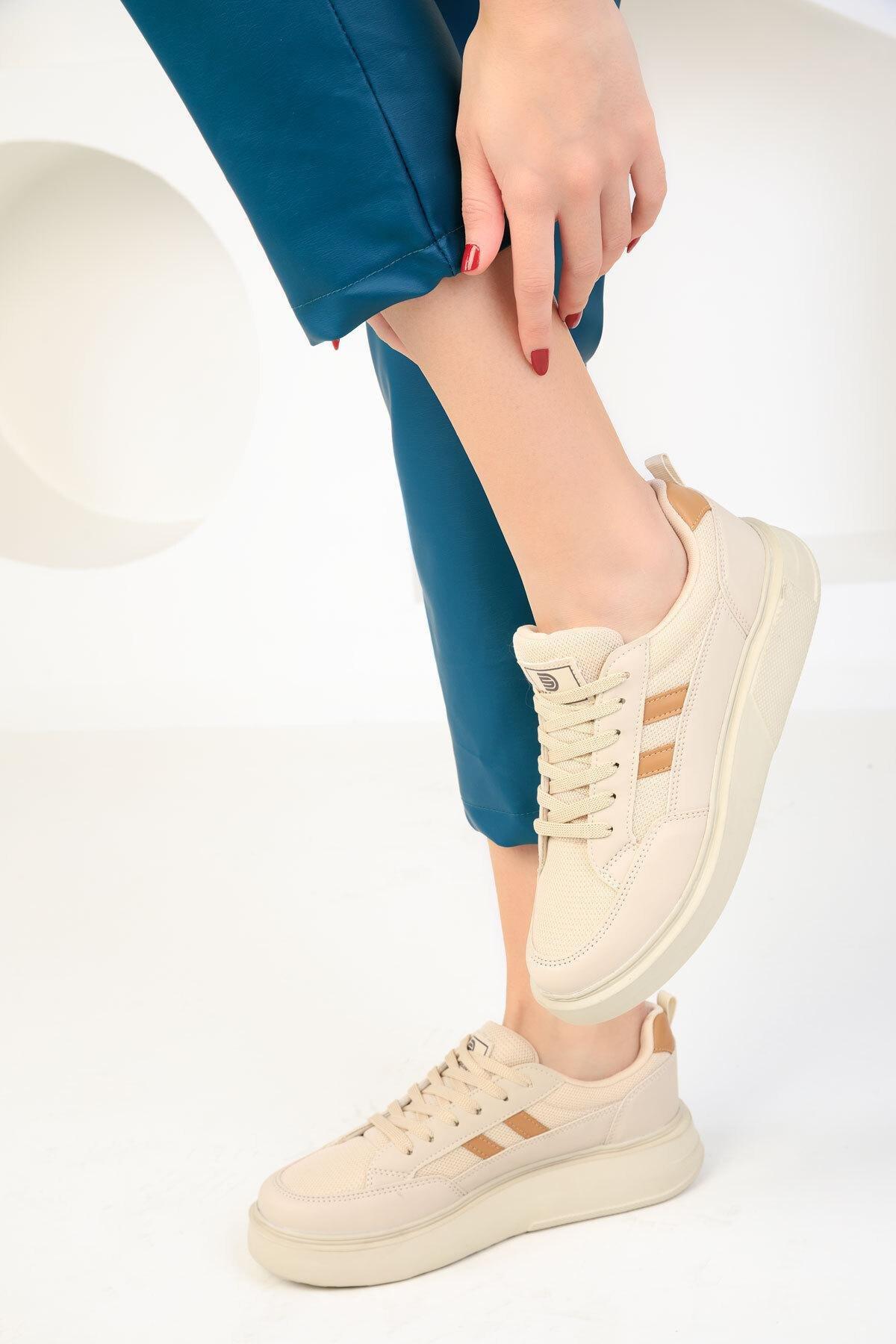 SOHO - Beige Lace-Up Sneakers