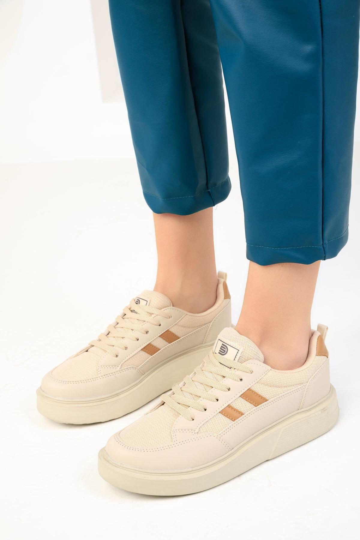 SOHO - Beige Lace-Up Sneakers