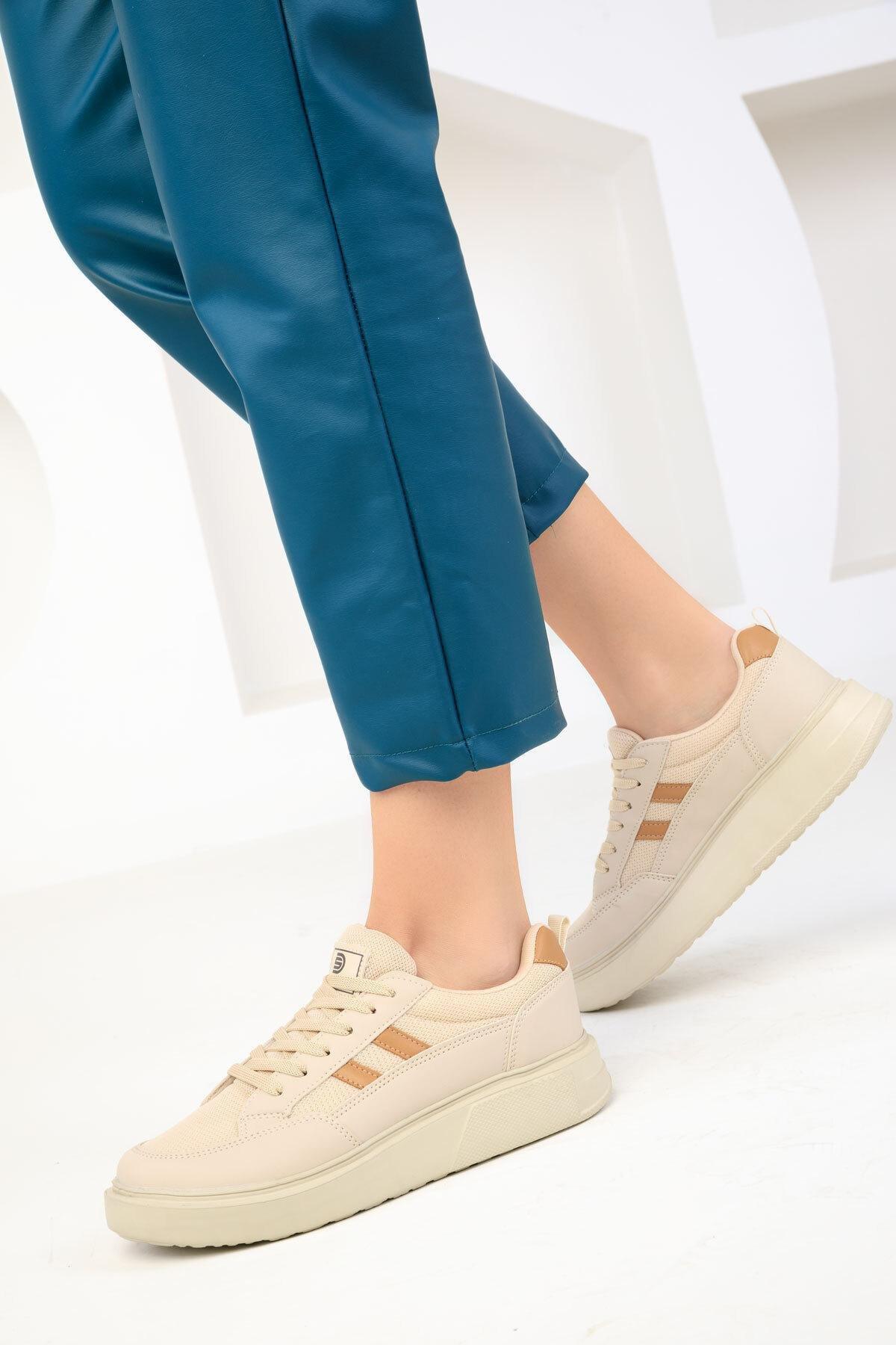 SOHO - Beige Lace-Up Sneakers