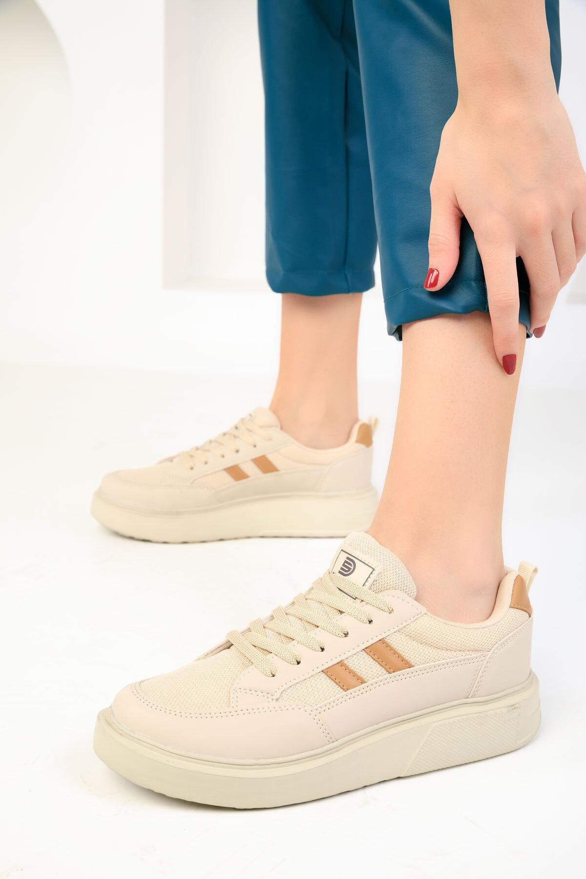 SOHO - Beige Lace-Up Sneakers