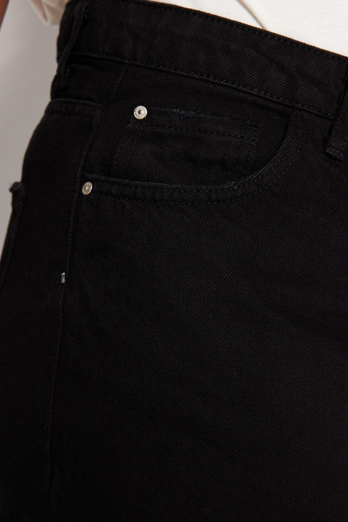 Black Mid Waist Plus Size Shorts, , large image number 4