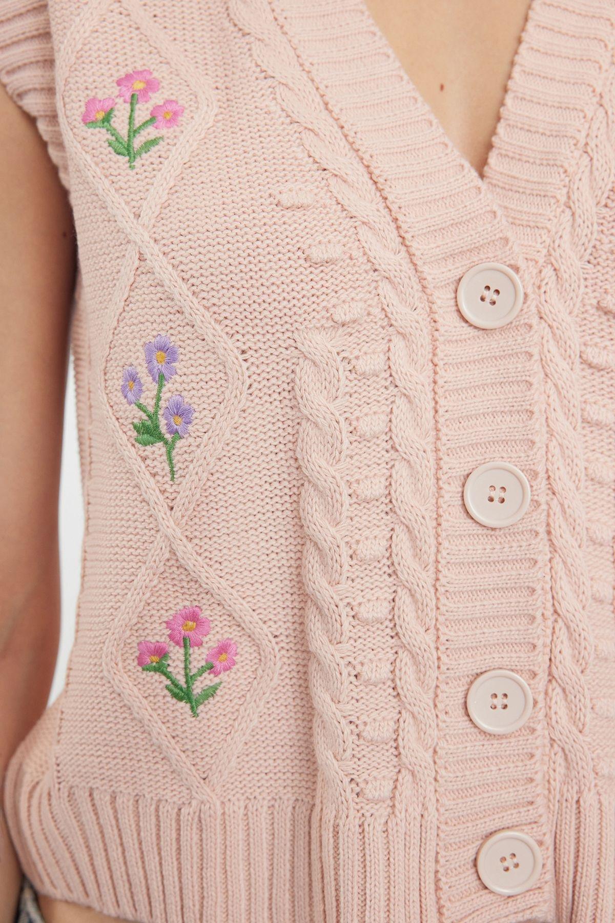 Flower Embroidery Knit Vest, POWDER, large image number 3