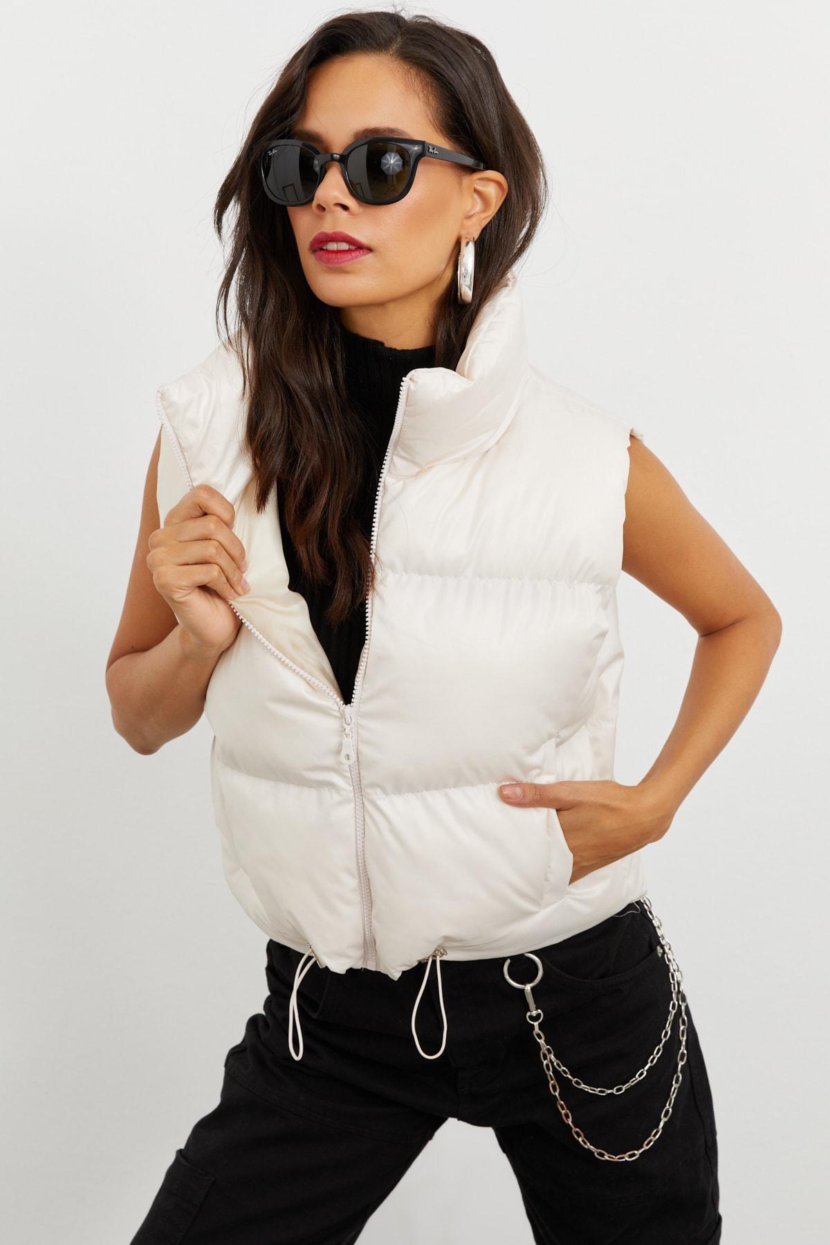 White Puffer Vest, , large image number 2