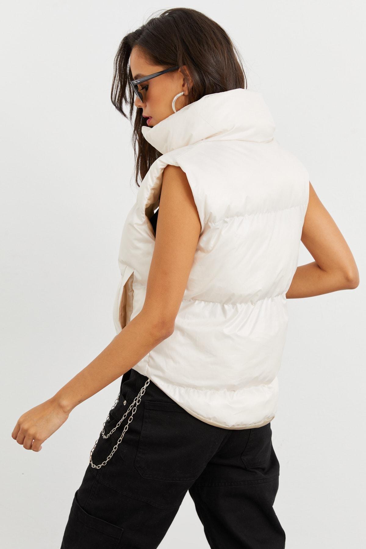 White Puffer Vest, , large image number 4