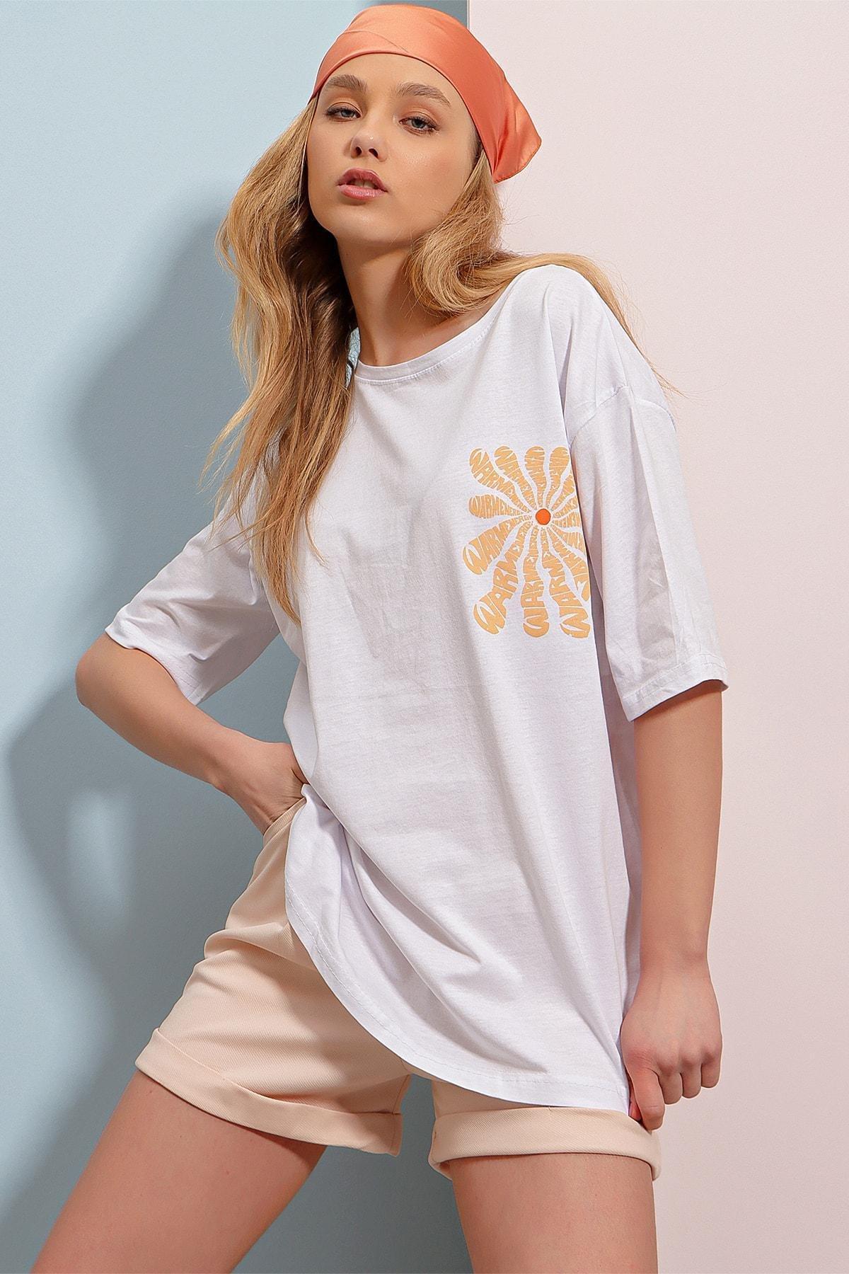 Alacati - White Crew Neck Printed Oversize T-Shirt