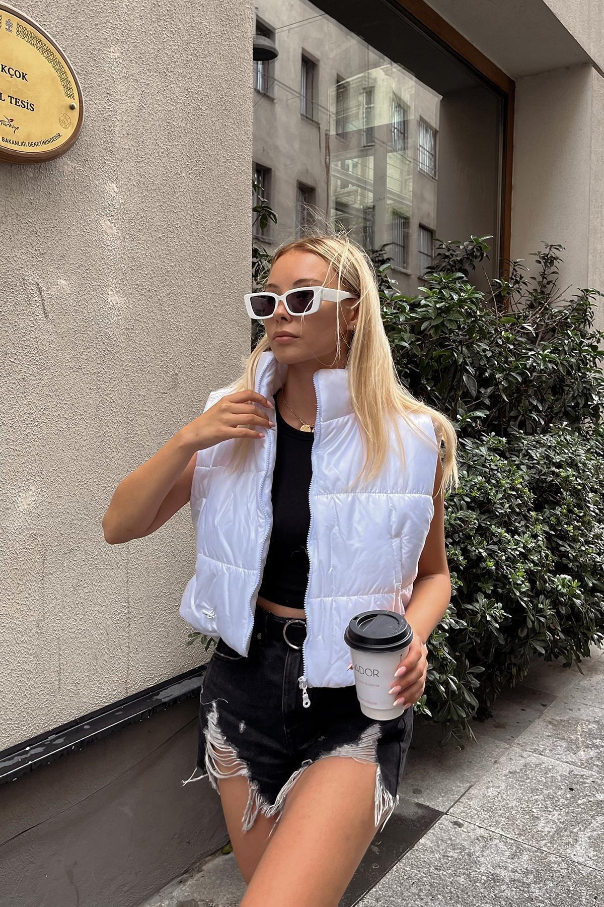White Standing Collar Puffer Vest, , large image number 0