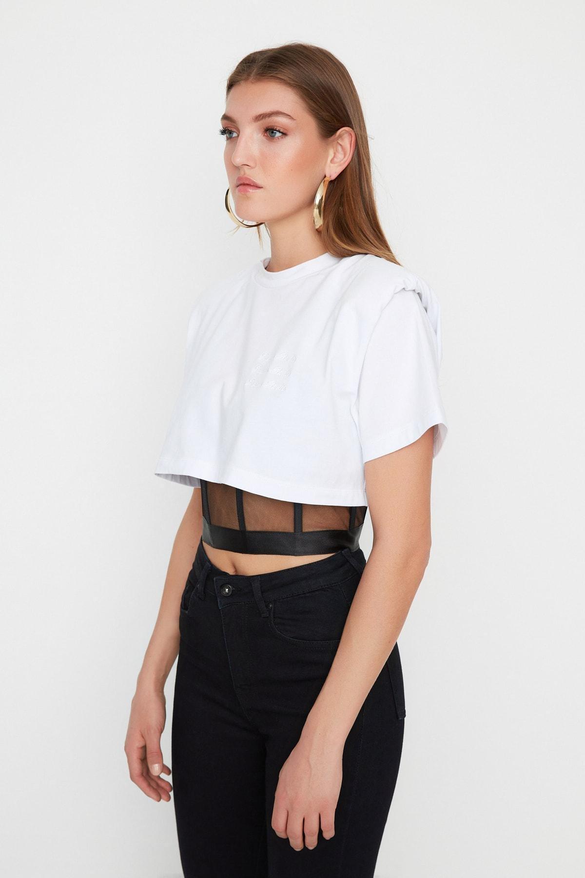 Trendyol - White Fitted Crew Neck Blouse