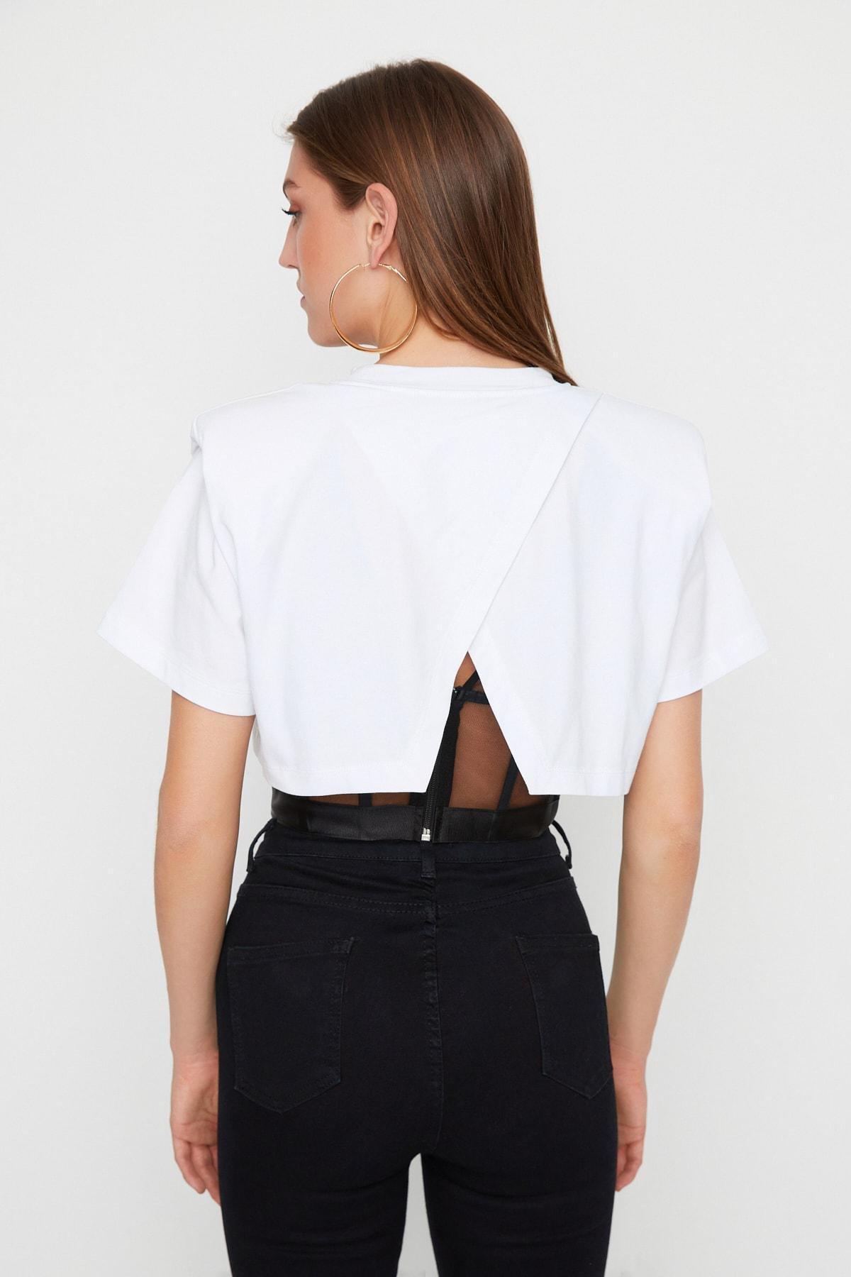 Trendyol - White Fitted Crew Neck Blouse