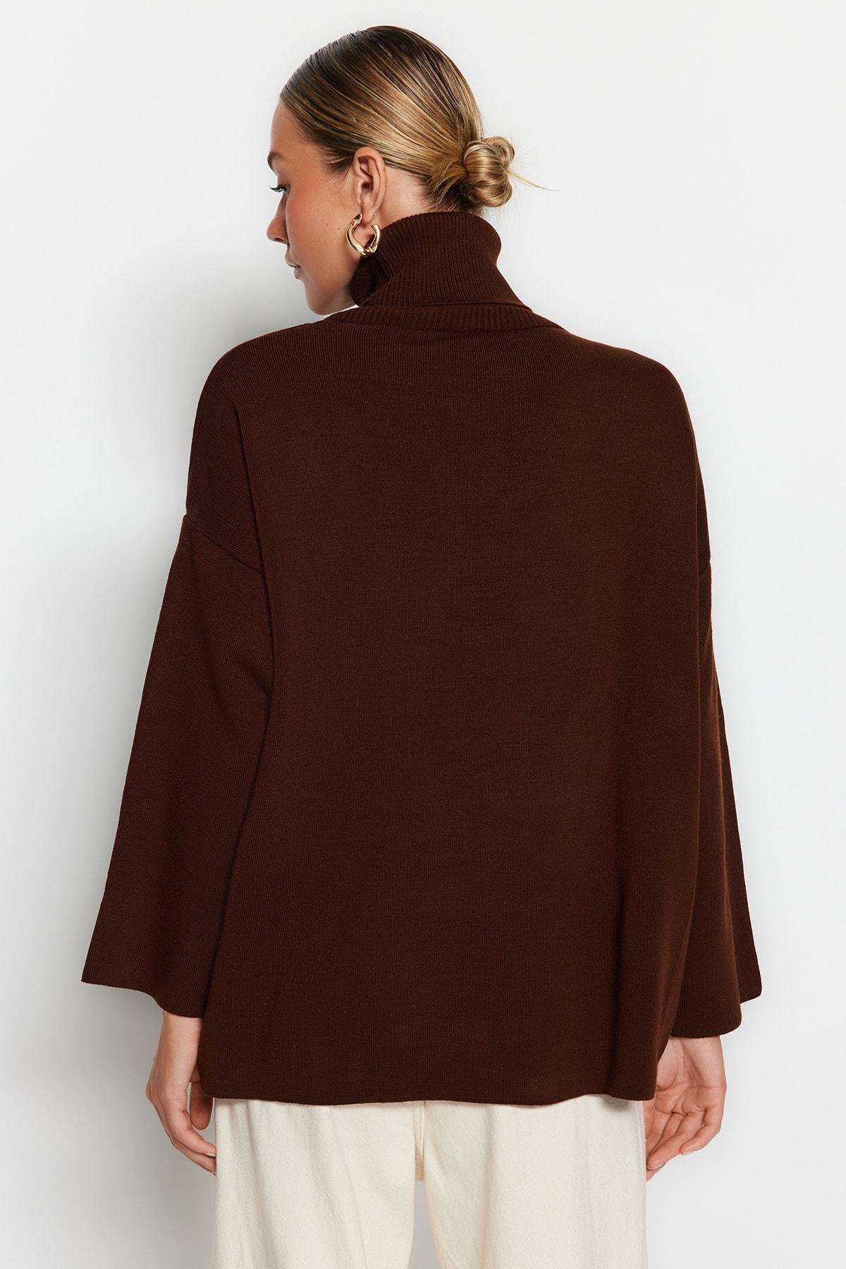 Brown Oversized Turtle Neck Sweater, , large image number 4