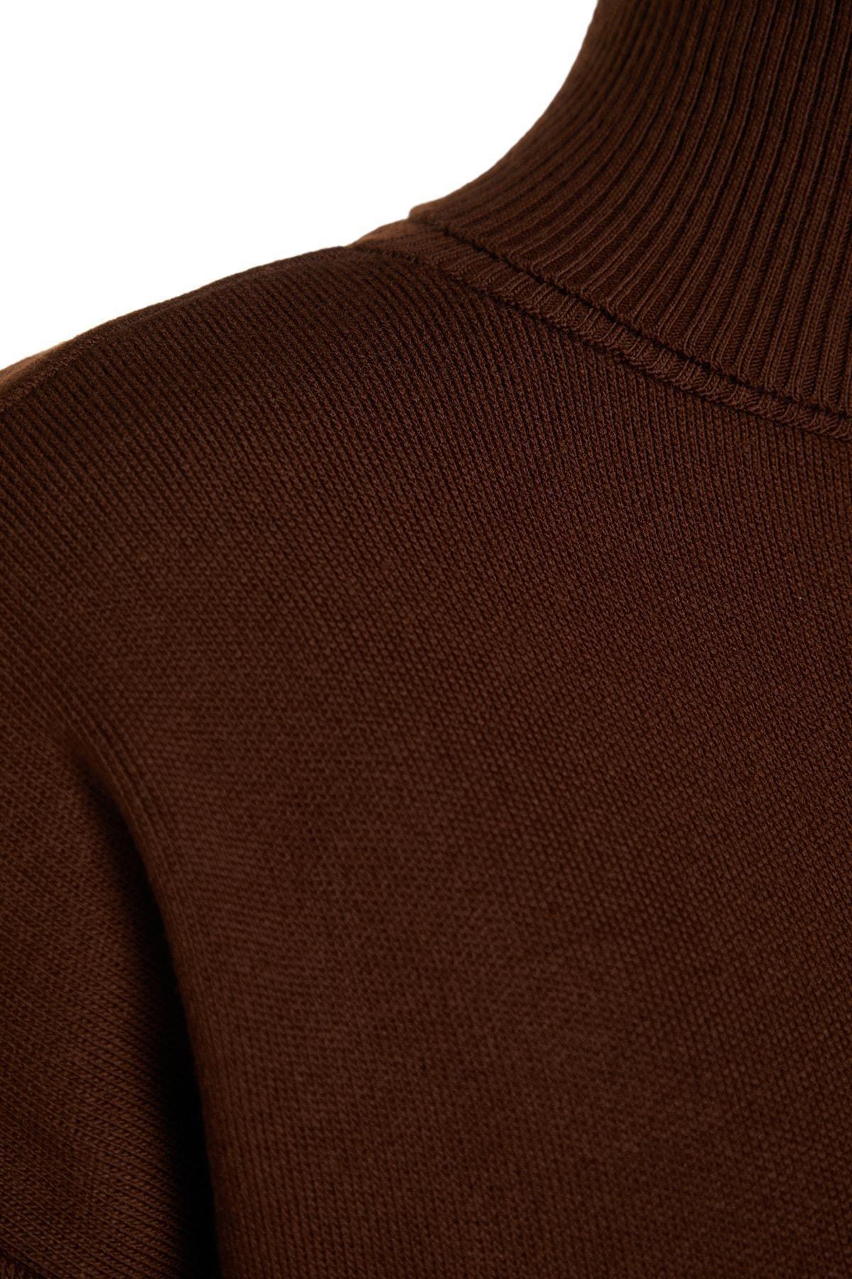Brown Oversized Turtle Neck Sweater, , large image number 6