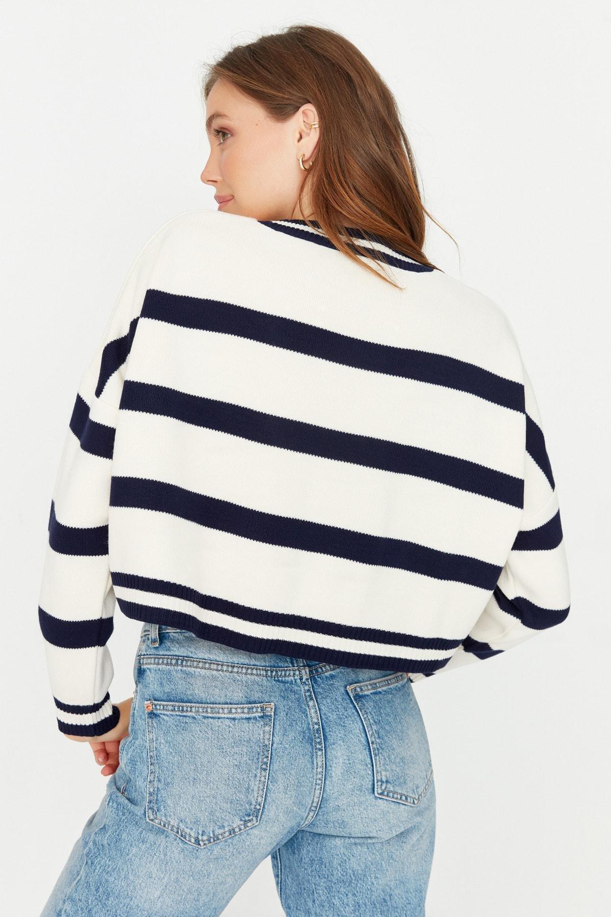 Trendyol - White Regular Striped Sweater<br>