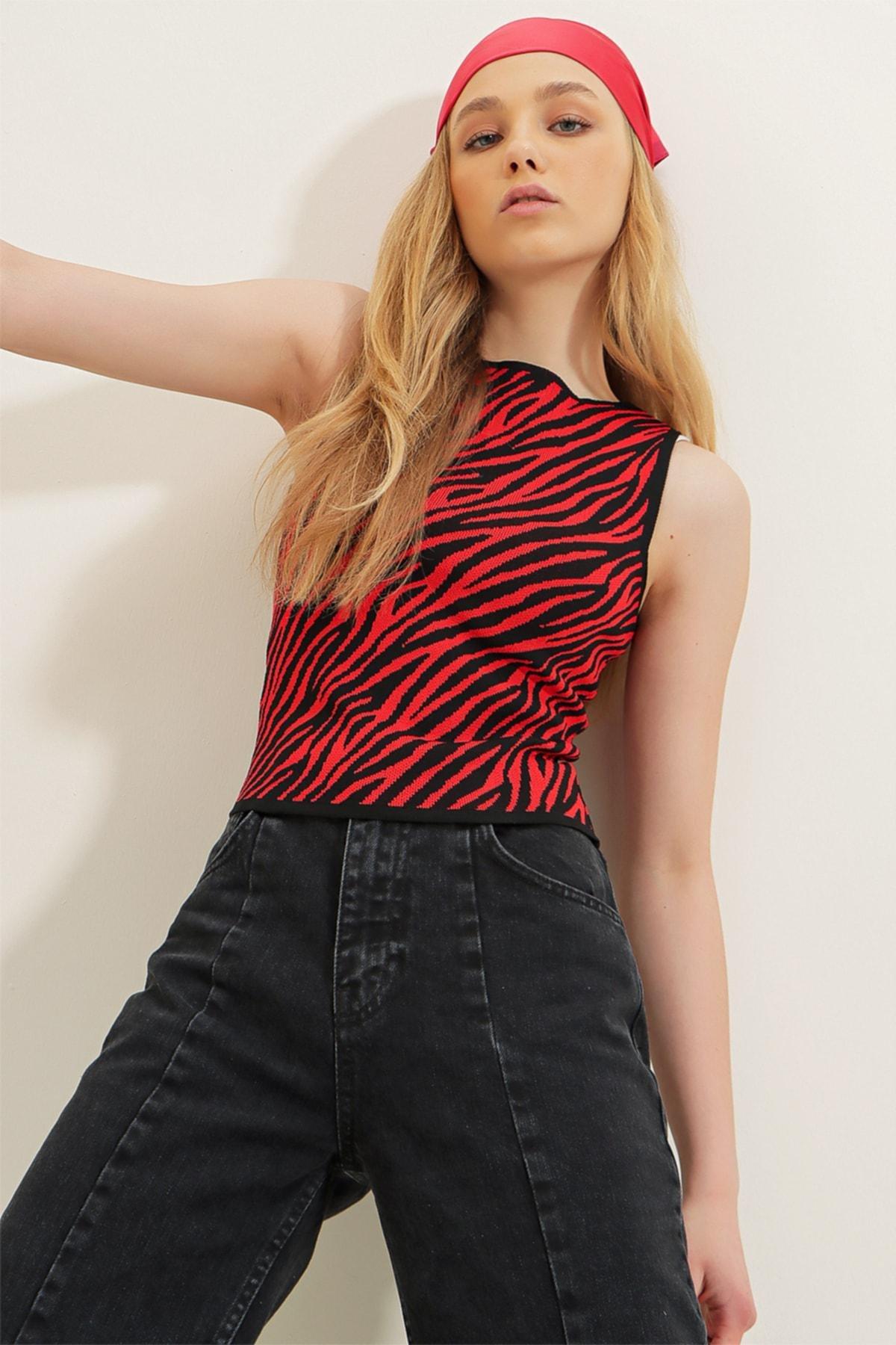 Multicolour Animal Printed Slim Blouse, , large image number 1