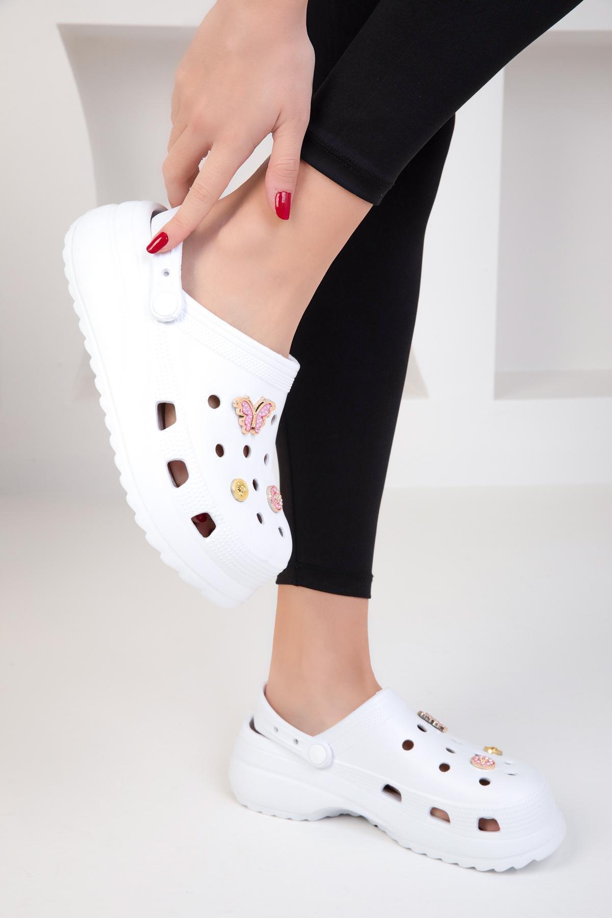 White Slippers, C101_4498, large image number 1