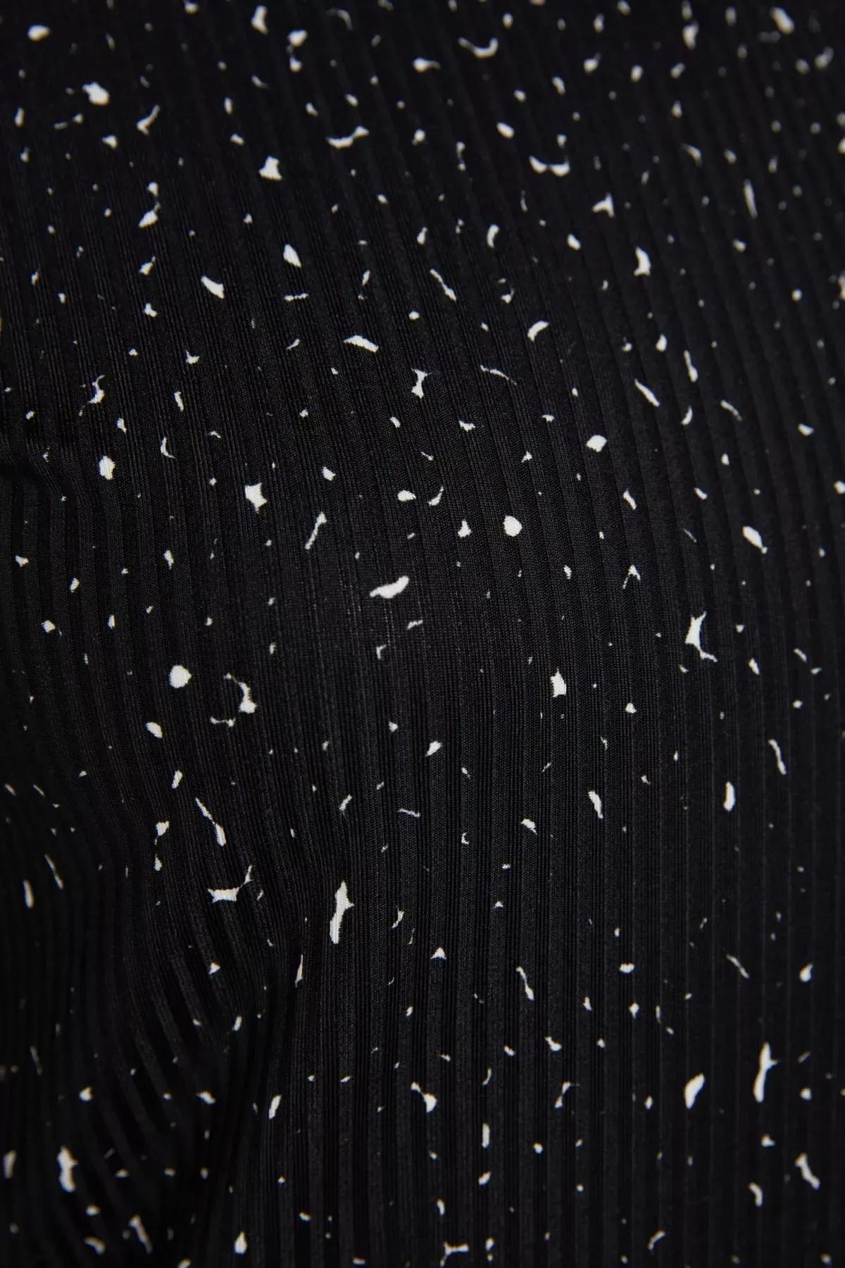 بلوزة بفتحة رقبة مستديرة للمقاسات الكبيرة، أسود, Black, large image number 4