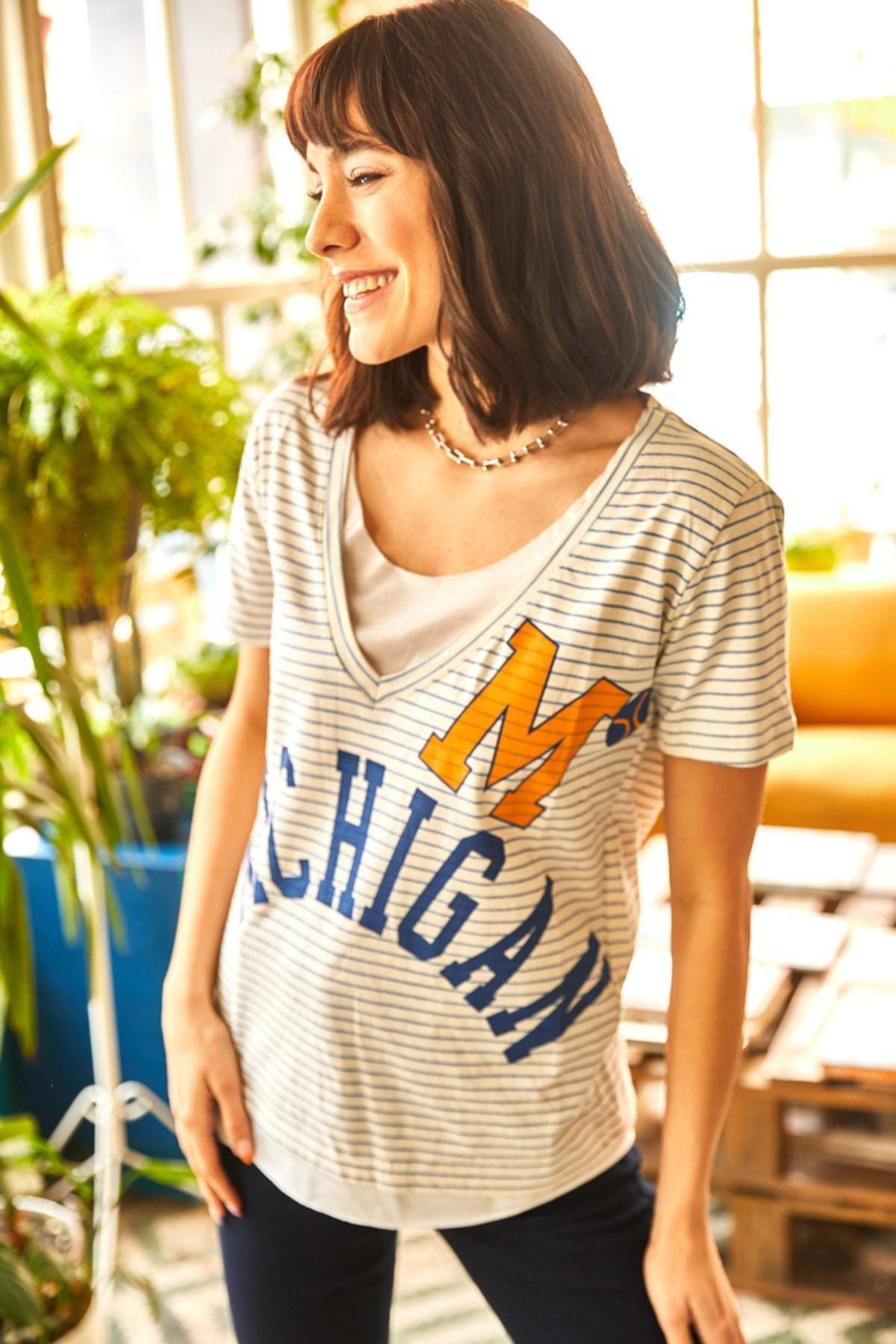 Olalook - Ecru Striped V-Neck Printed Knitted T-Shirt