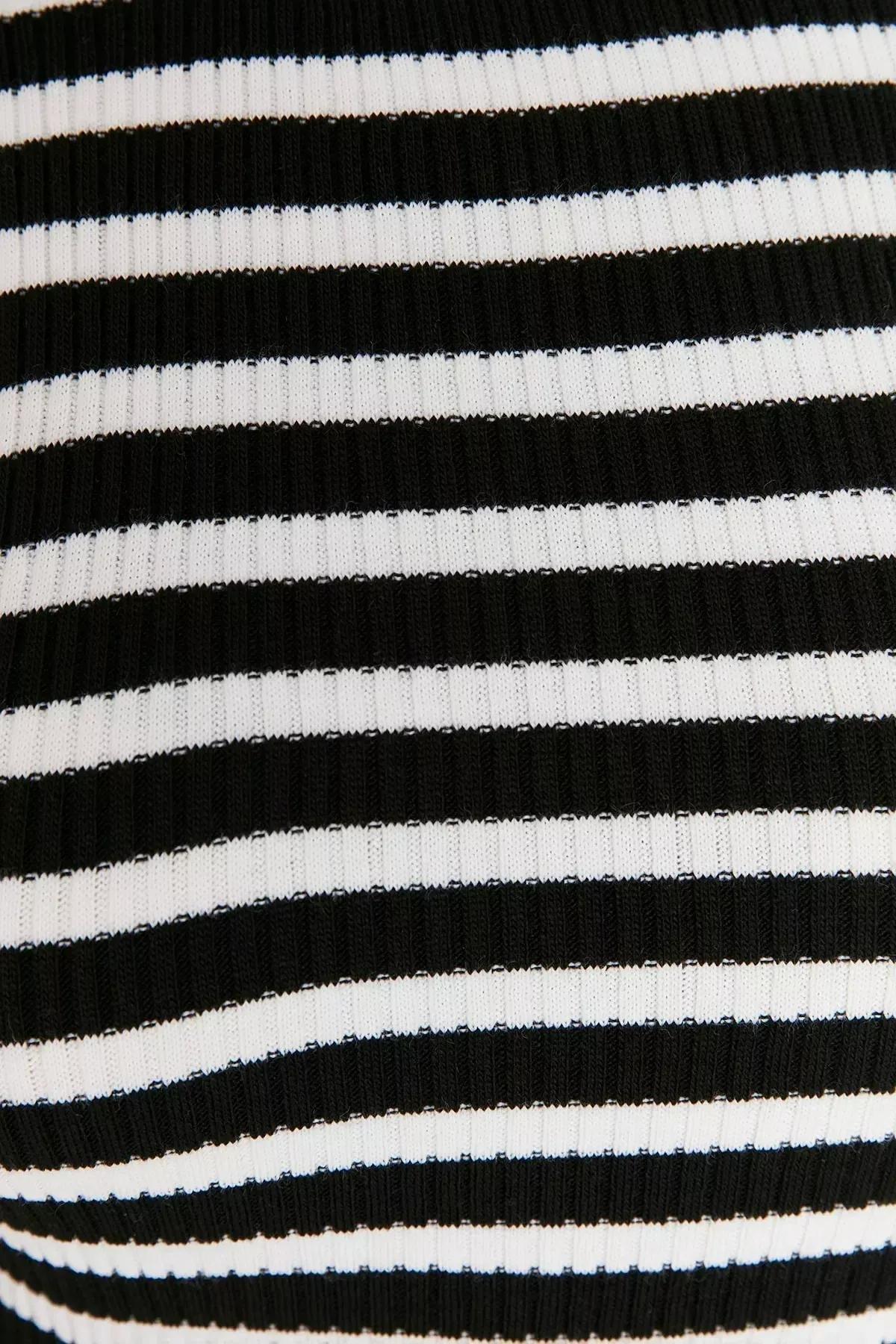 Black Crew Neck Plus Size Sweater, , large image number 3