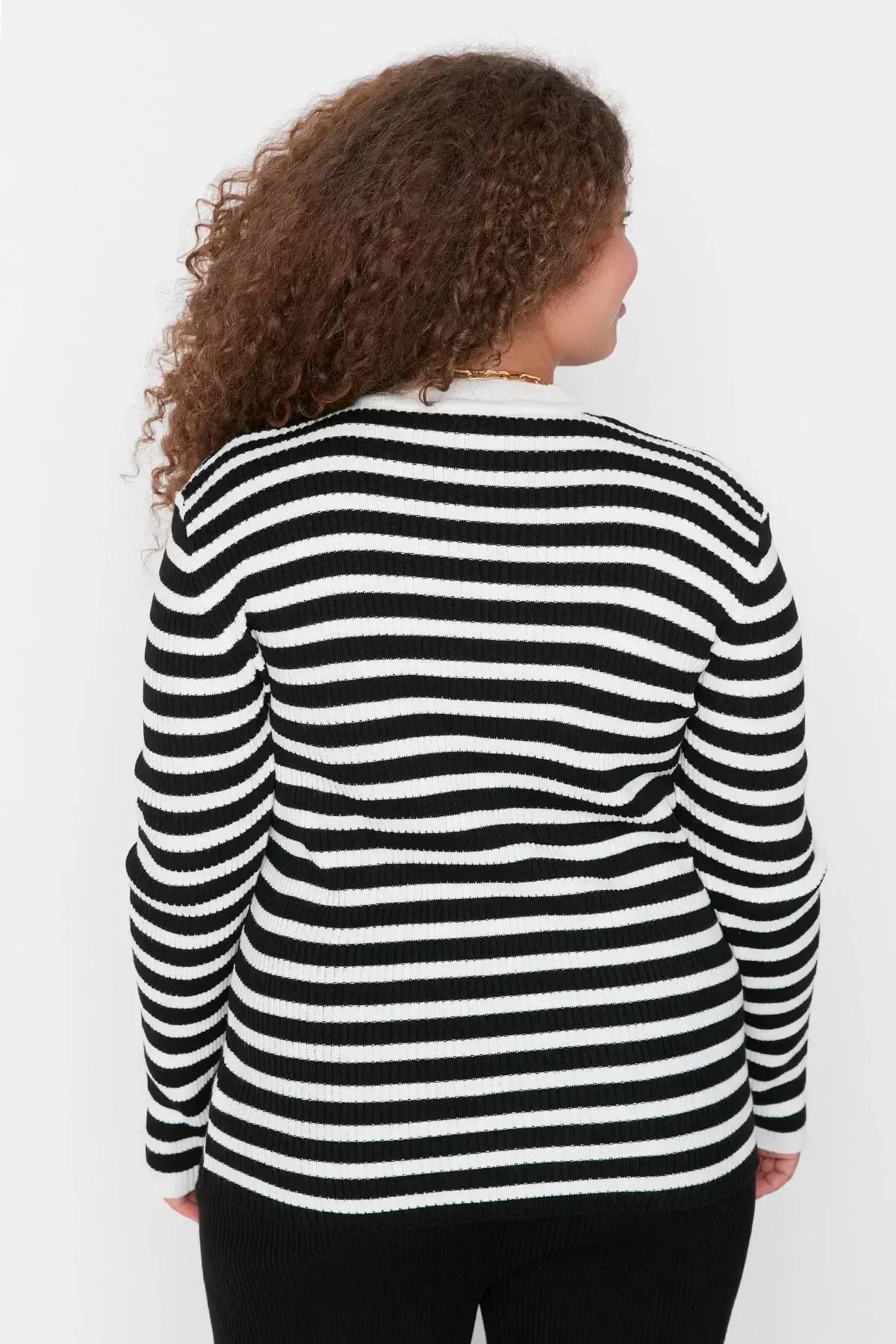 Black Crew Neck Plus Size Sweater, , large image number 4
