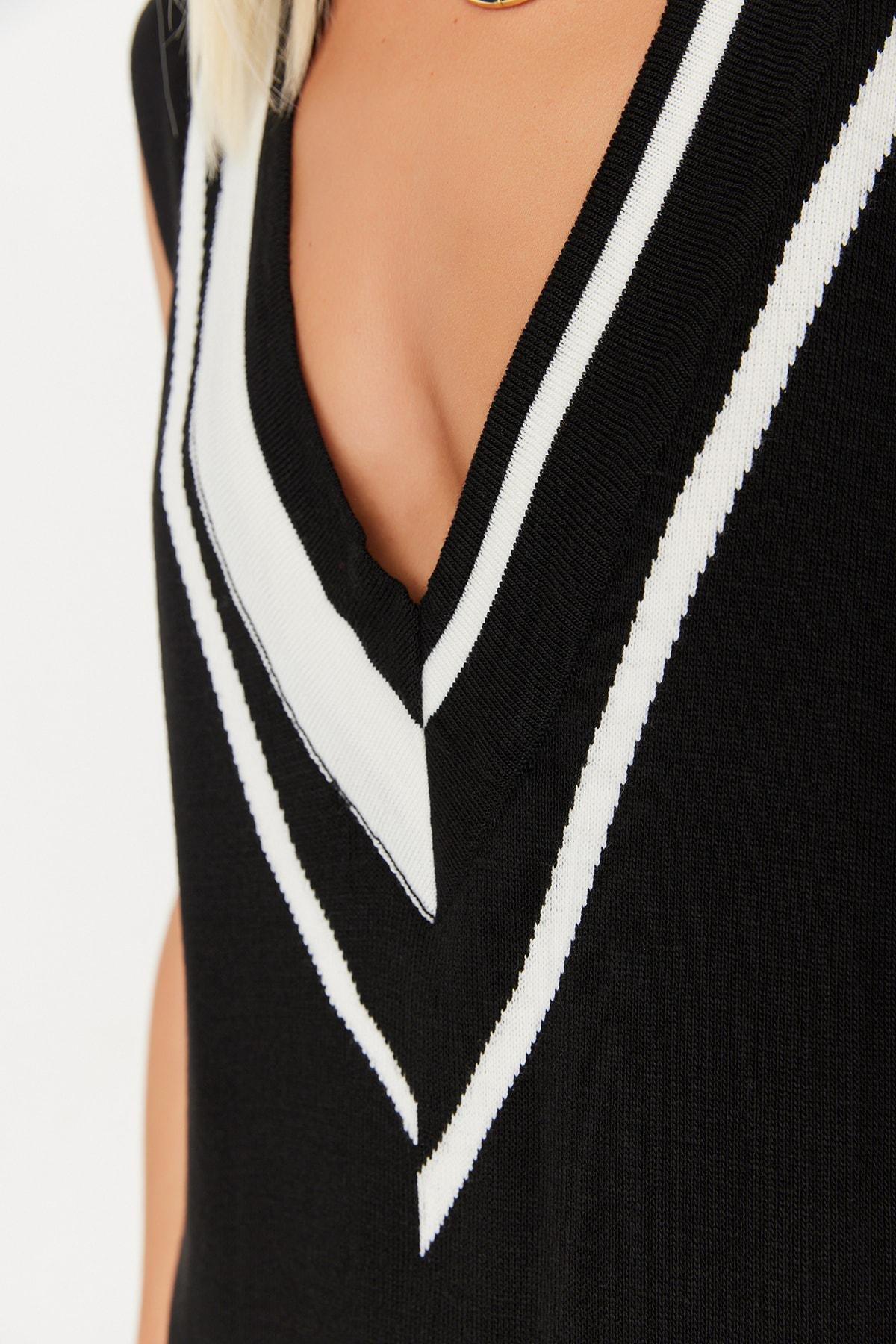 Black V- Neck Shift Dress, Black, large image number 3