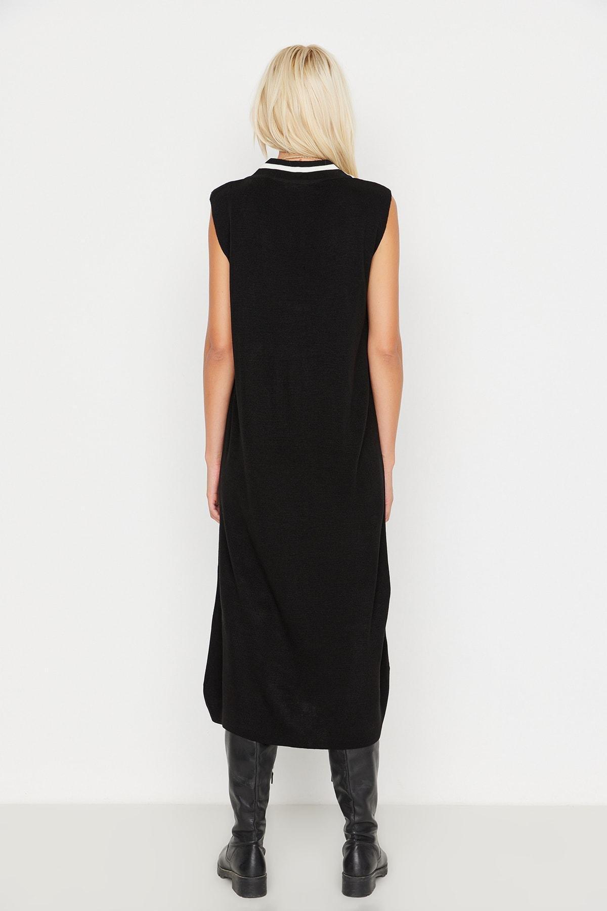 Black V- Neck Shift Dress, Black, large image number 4
