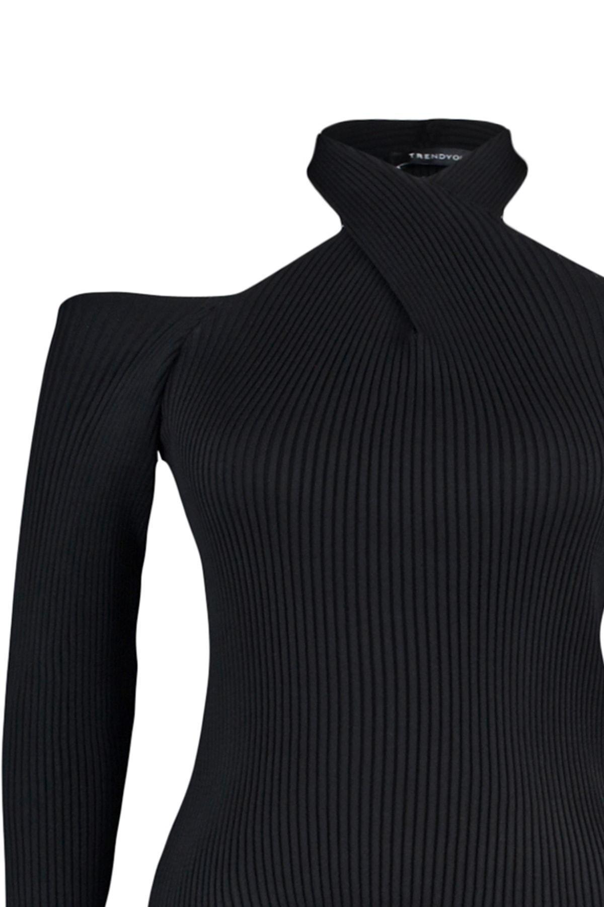 Black Fitted Plus Size Sweater, , large image number 8