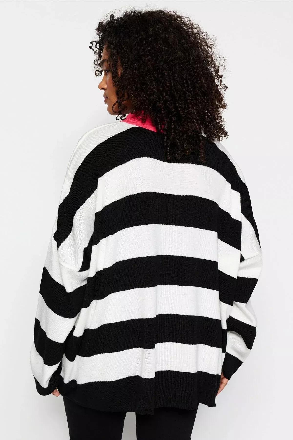 Black Relaxed Striped Plus Size Sweater, , large image number 4