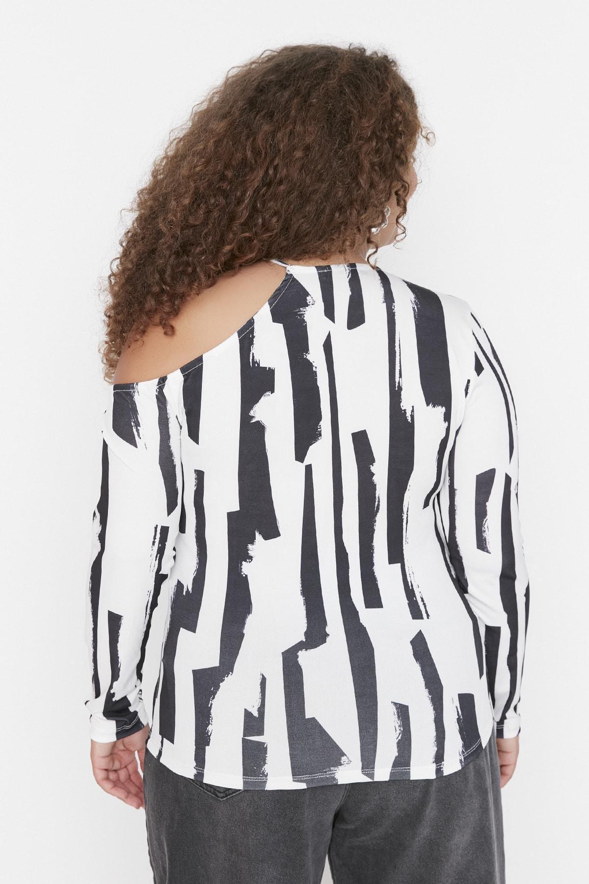 Black Crew Neck Plus Size Blouse, , large image number 4
