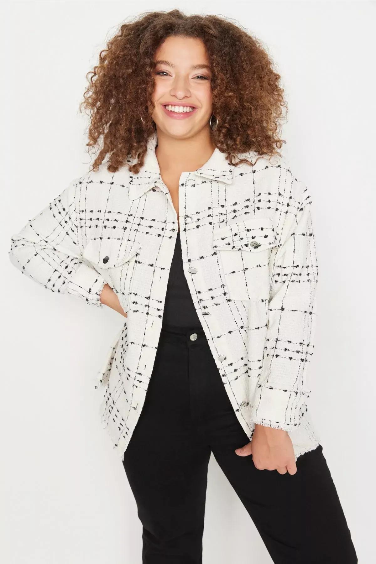 قميص بياقة ونقش مربعات للمقاسات الكبيرة، أبيض, White, large image number 1