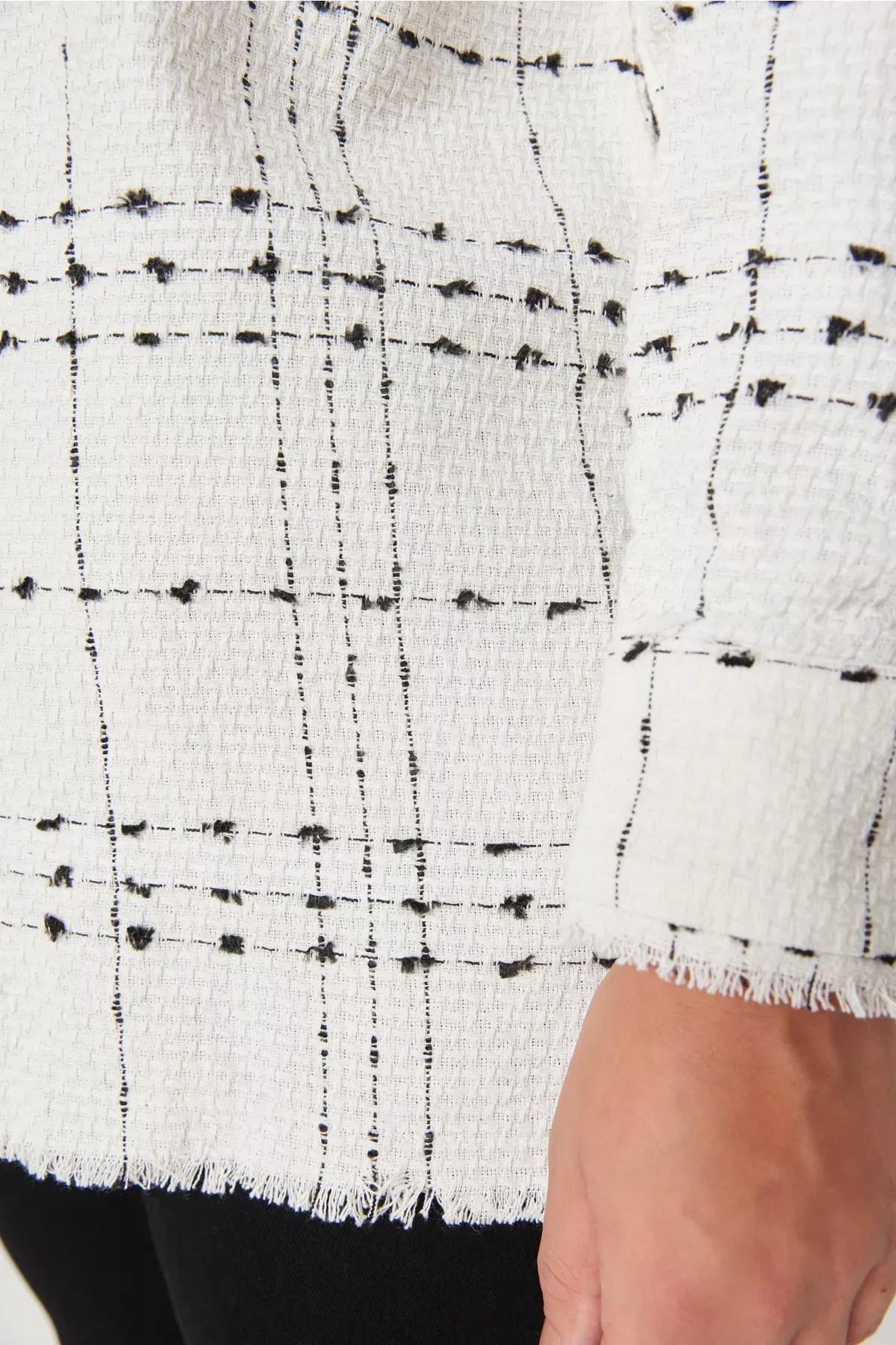 White Plaid Shirt Collar Plus Size Shirt, White, large image number 3