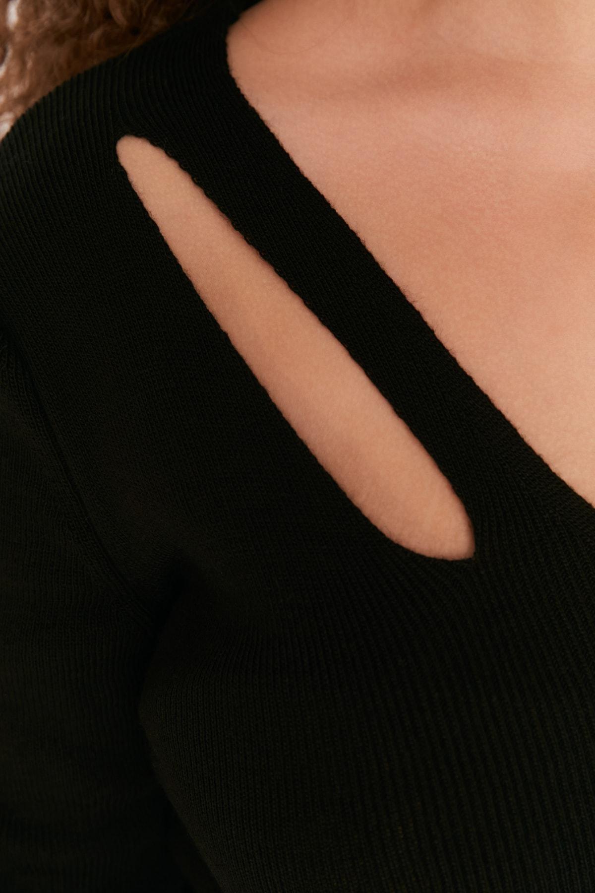 Black V Neck Plus Size Blouse, , large image number 3