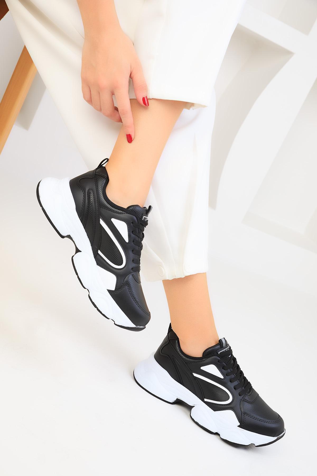 SOHO - Black Lace-Up Sneakers