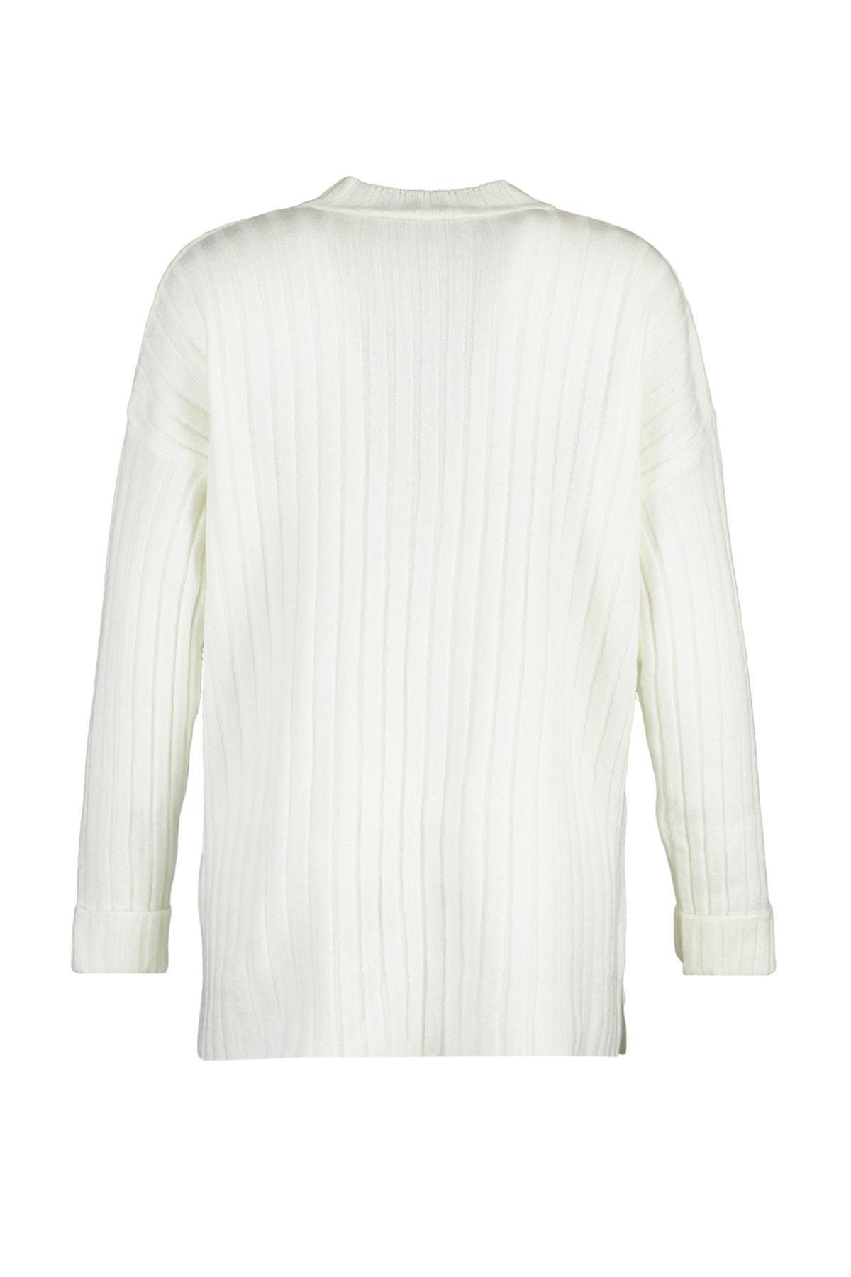 Trendyol - Ecru Standing Collar Sweater