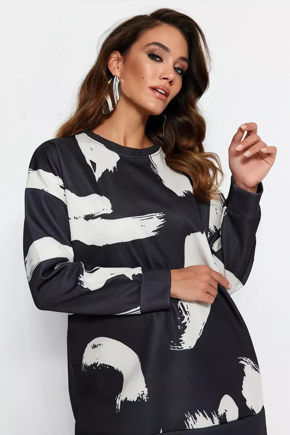 Black Graphic Sweatshirt, Black, large image number 2