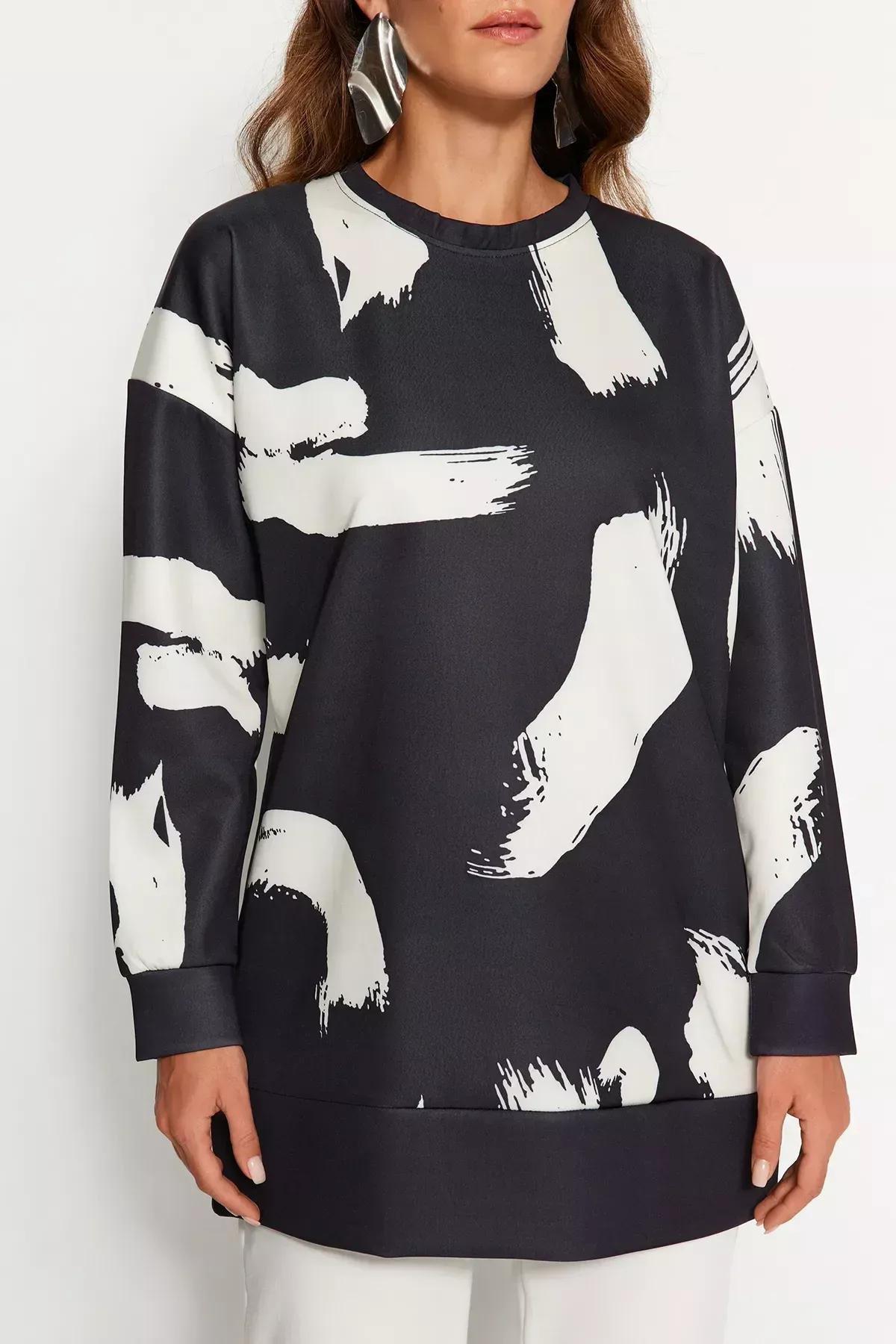 Black Graphic Sweatshirt, Black, large image number 3