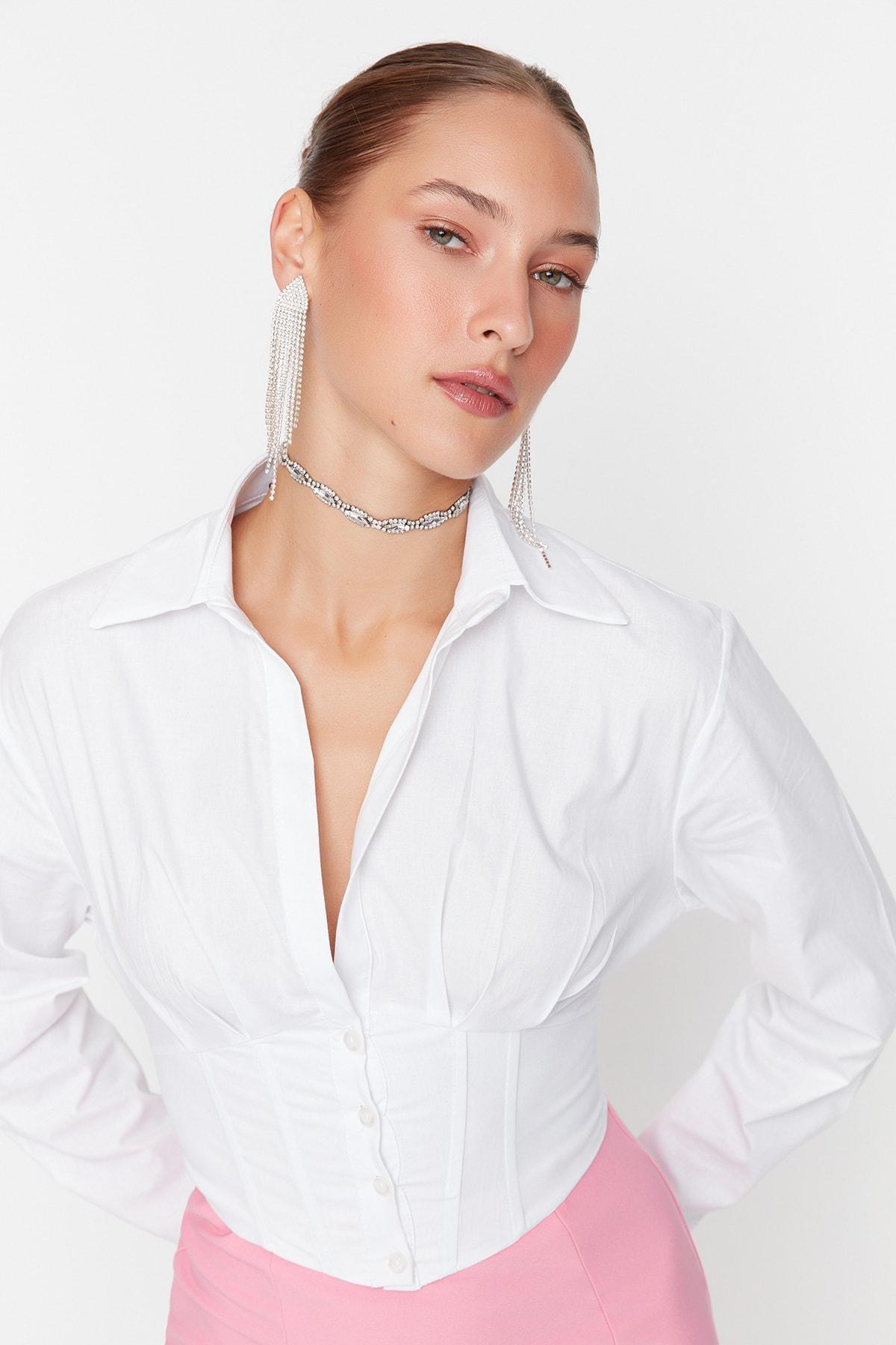 Fitted white 2024 collared shirt