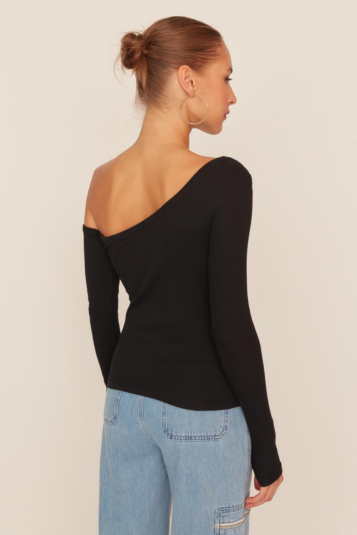 Black Fitted Blouse, , large image number 3
