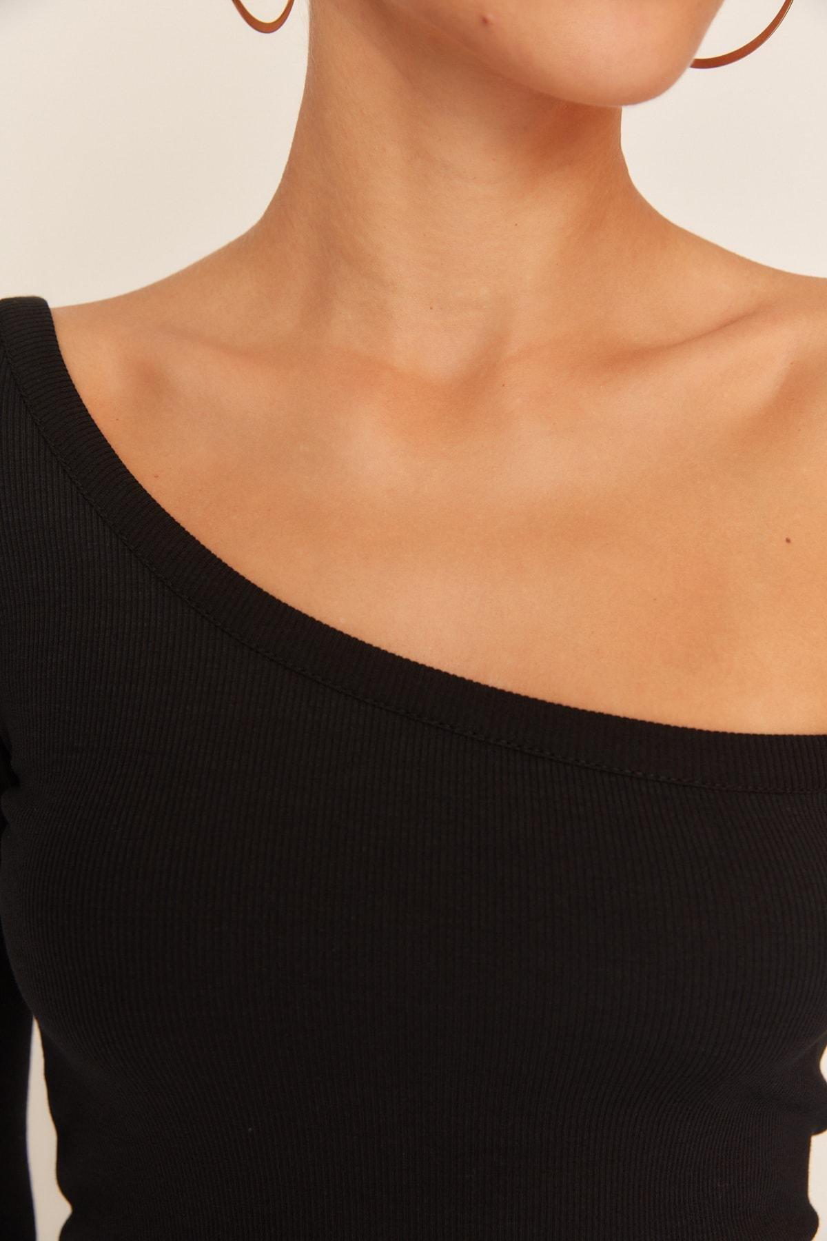 Black Fitted Blouse, , large image number 4