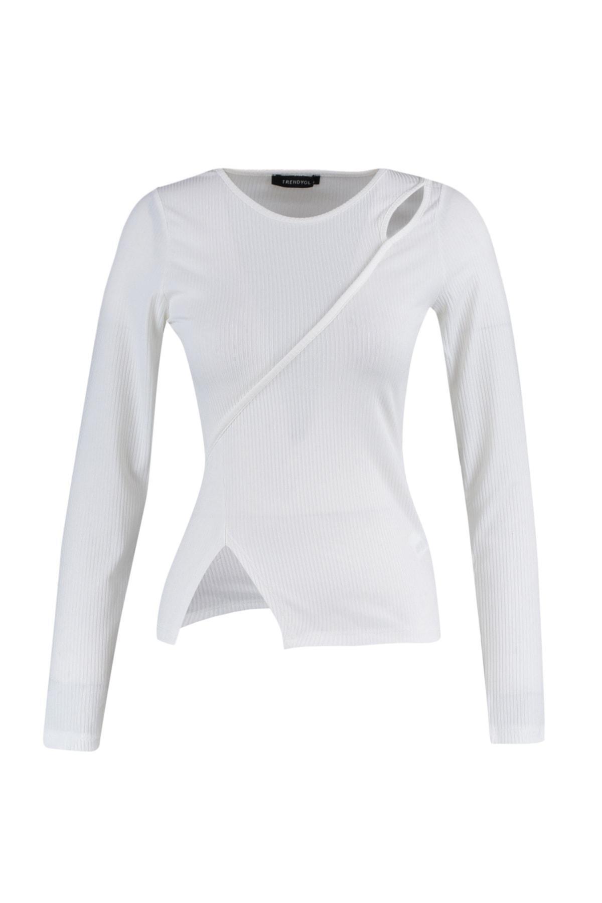 Trendyol - White Fitted Crew Neck Blouse