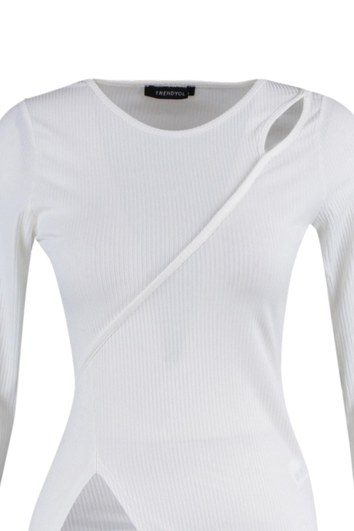 Trendyol - White Fitted Crew Neck Blouse