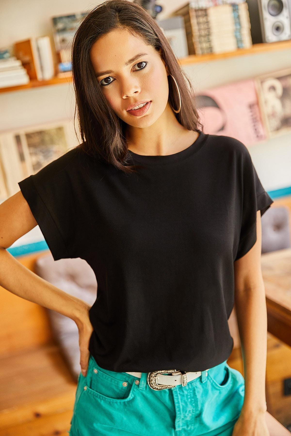 Black Fitted Knit Blouse, BLACK, medium