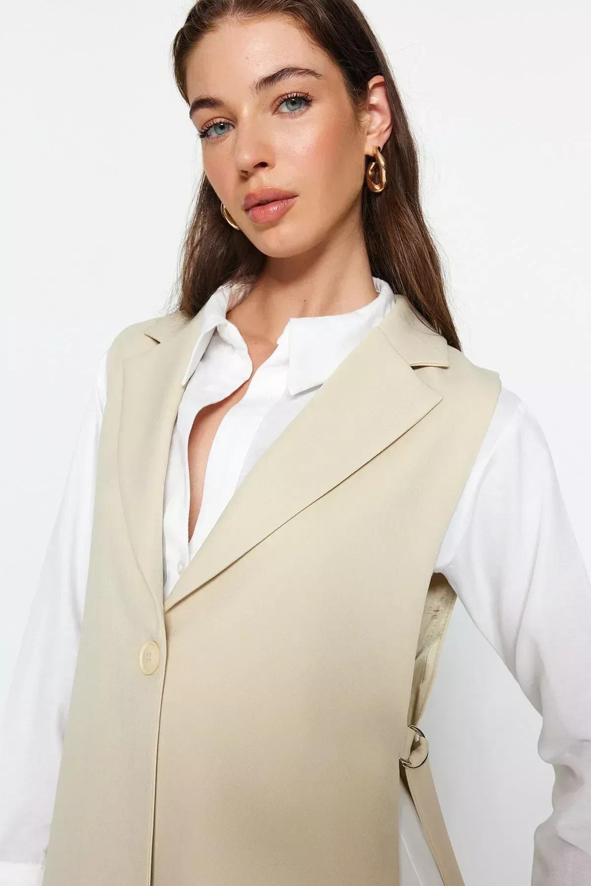 Trendyol - Beige Lapel Collar Fitted Vest