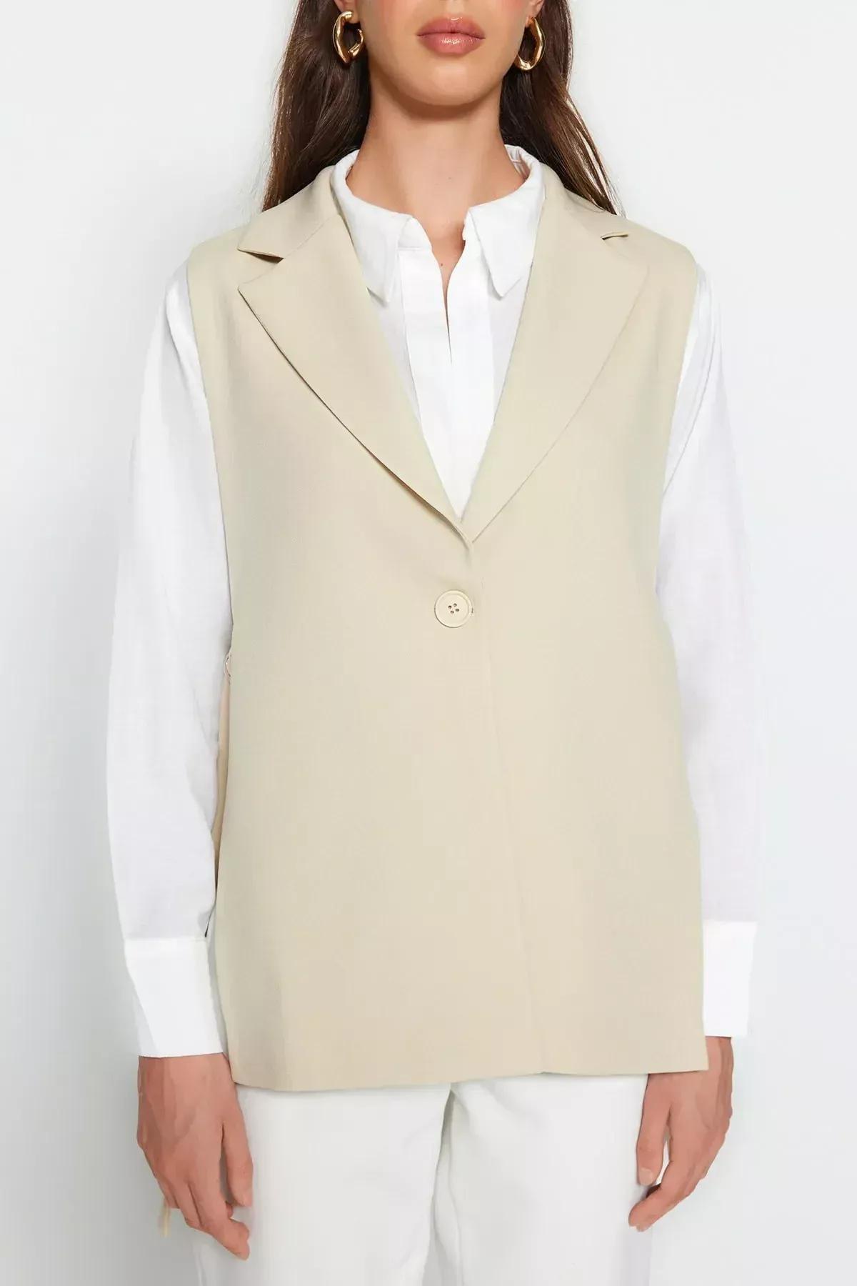 Trendyol - Beige Lapel Collar Fitted Vest