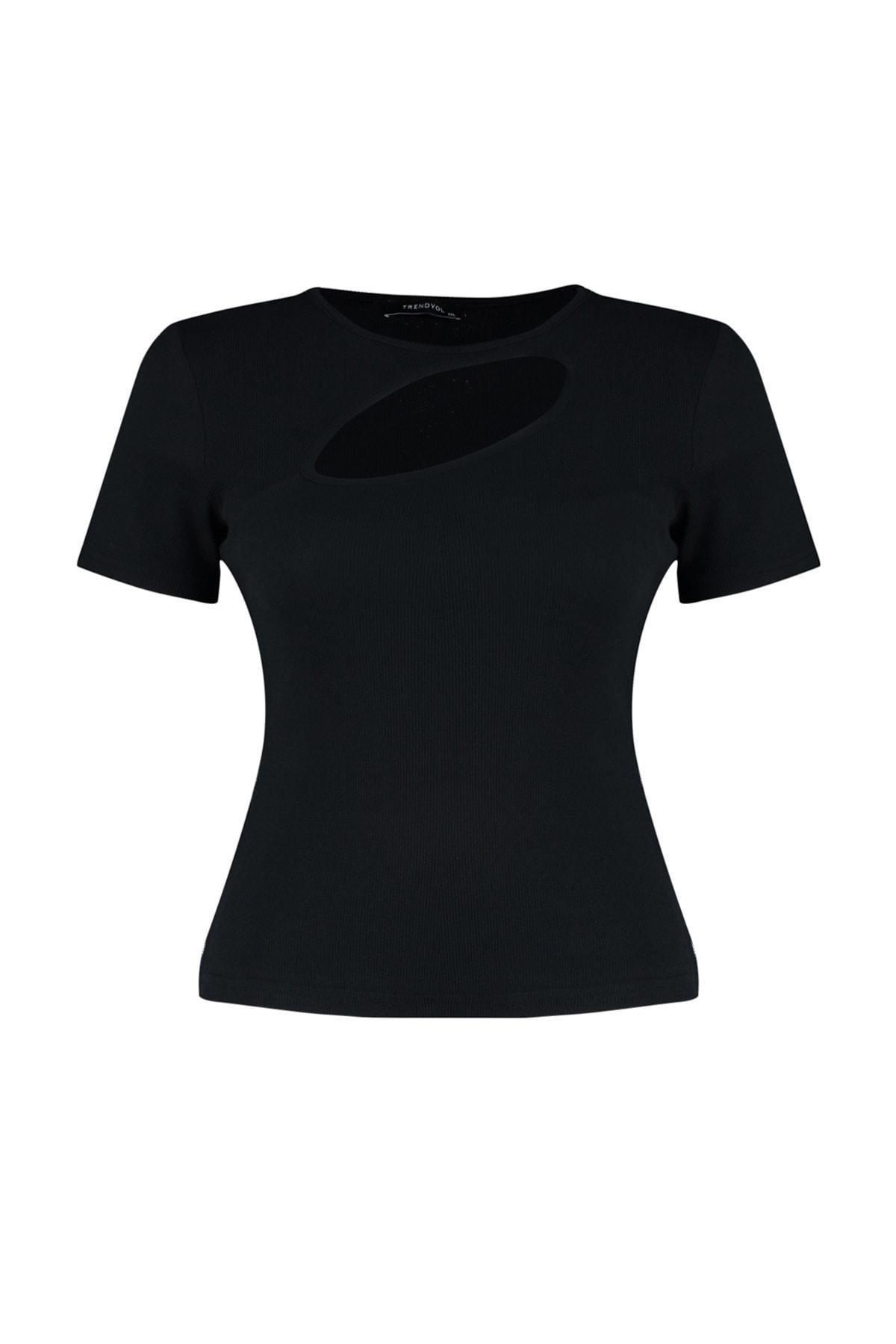 Trendyol - Black Cut-Out Plus Size Blouse