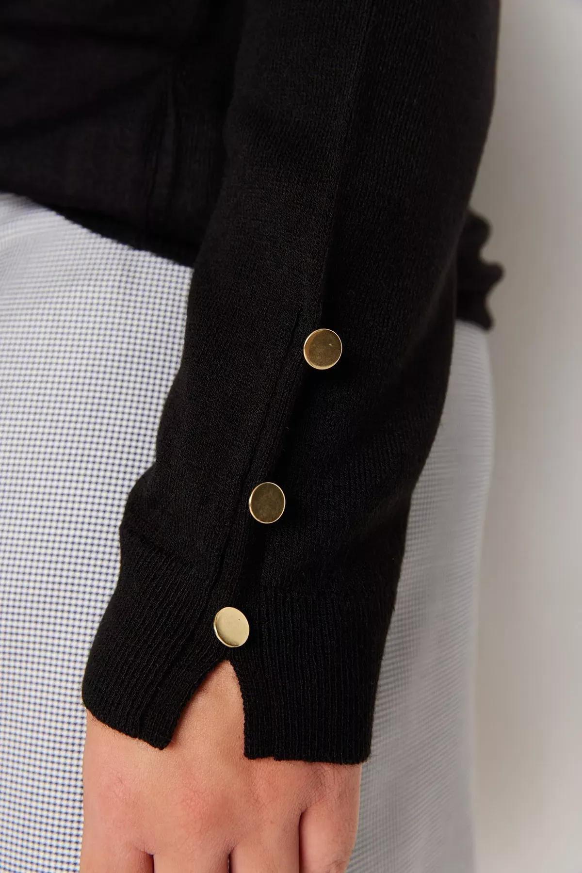 Black Relaxed Turtleneck Plus Size Sweater, Black, medium