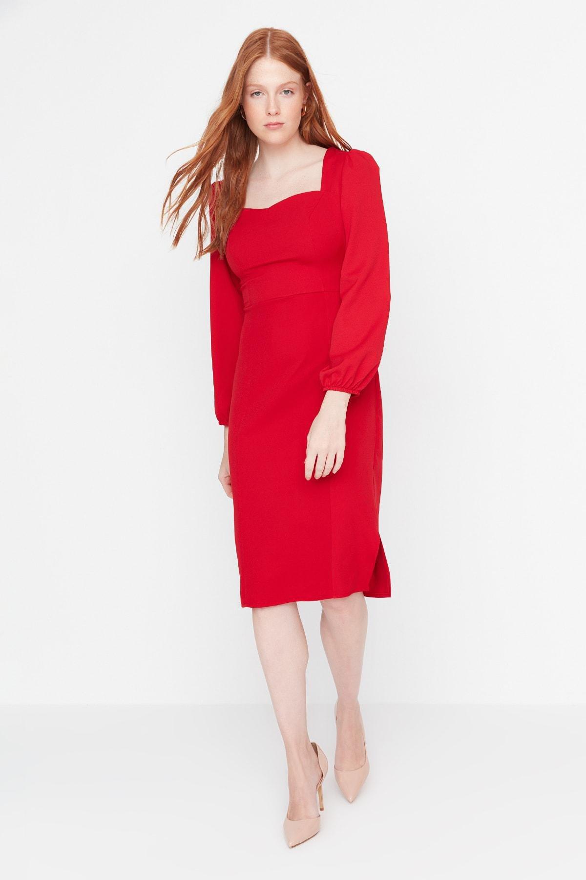 فستان بقصة ضيقة وفتحة رقبة بتصميم قلب، أحمر, Red, large image number 0